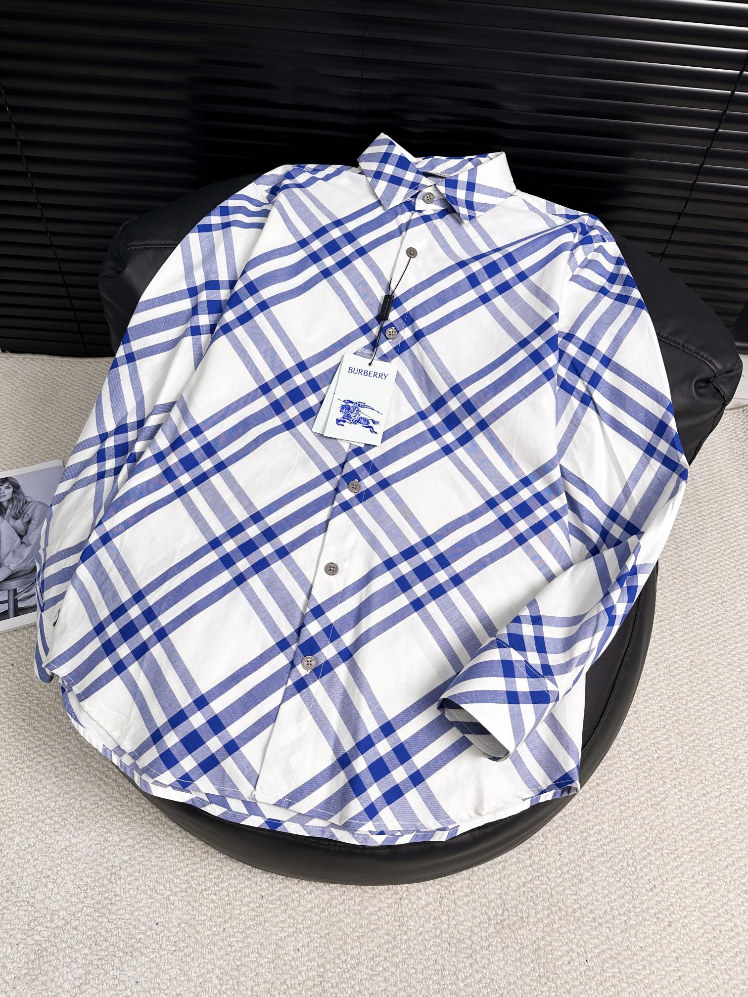 Número de estilo: 1039 Camisa clásica de manga larga a cuadros de Burberry: la camisa a cuadros está confecci…