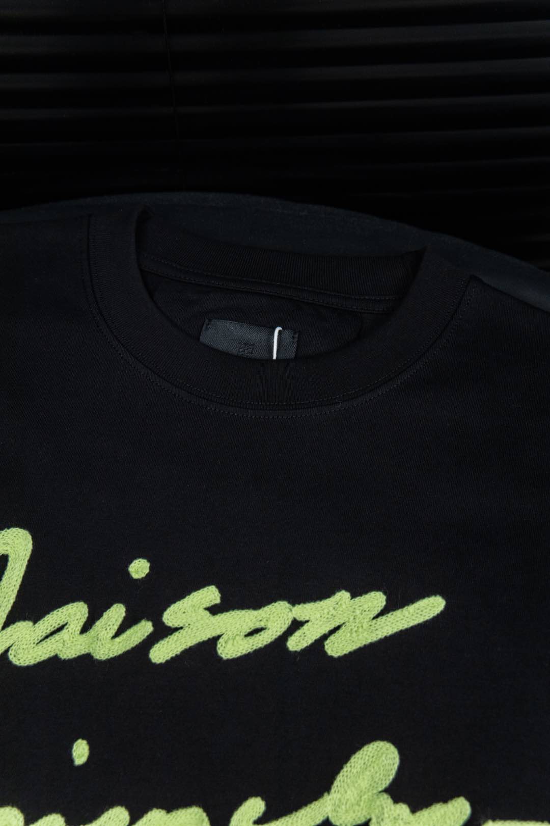 Givenchy’s Exclusive Embroidered T-shirt Collection in Black & White - 图片 3