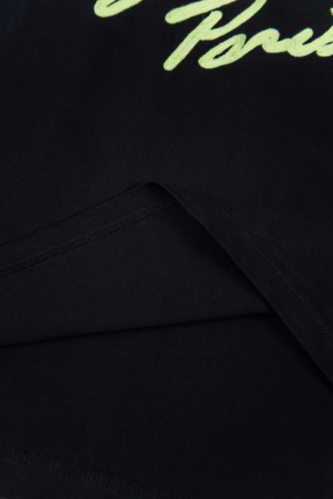 Givenchy’s Exclusive Embroidered T-shirt Collection in Black & White - 图片 5