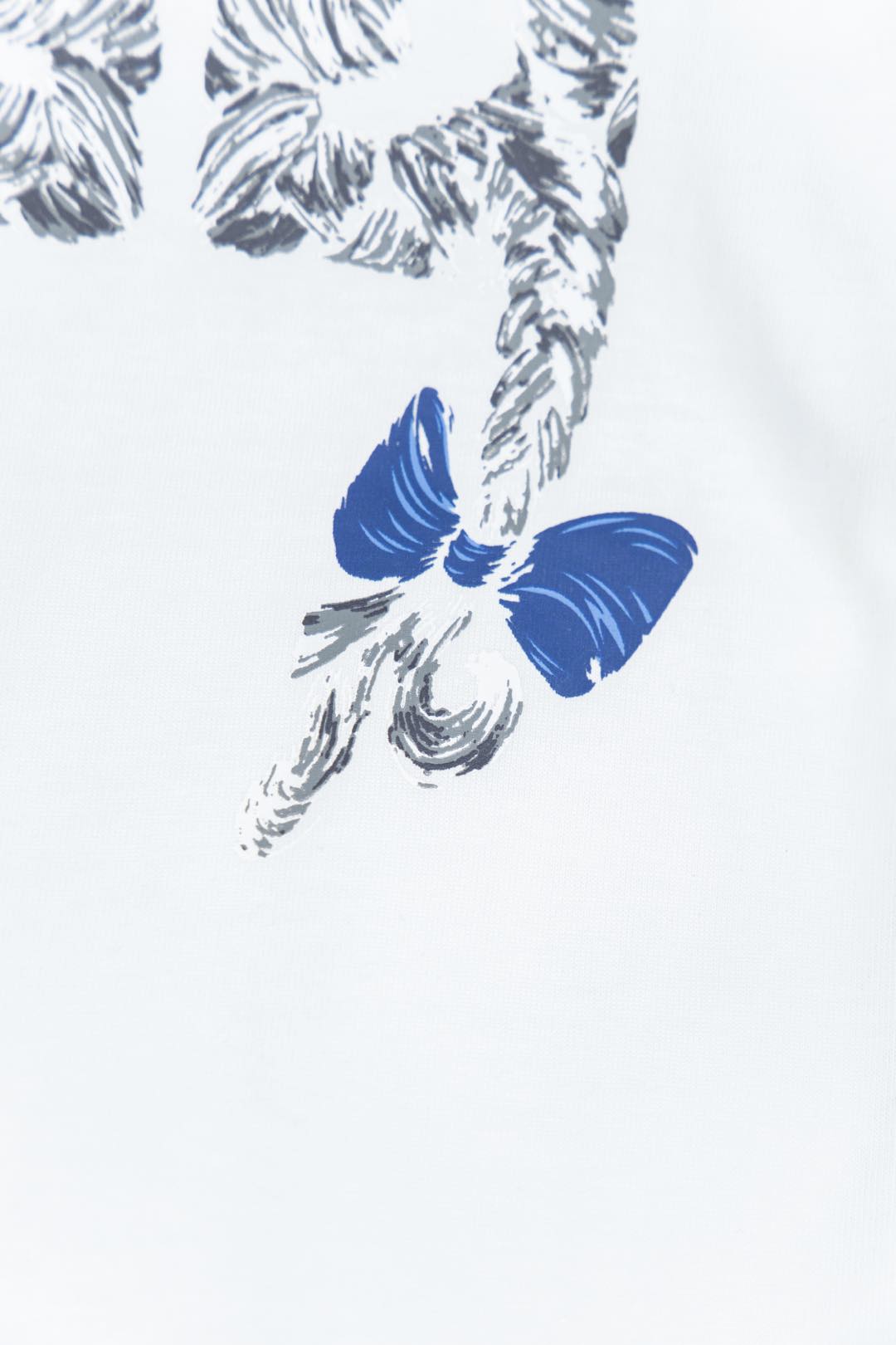 Givenchy’s New 4G Braid T-shirt: Luxury Style Statement in Black & White - 图片 7