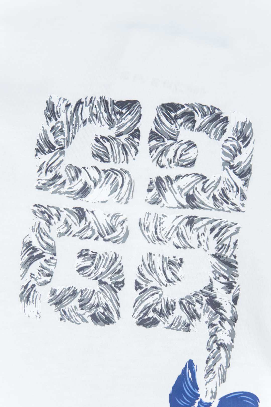 Givenchy’s New 4G Braid T-shirt: Luxury Style Statement in Black & White - 图片 6