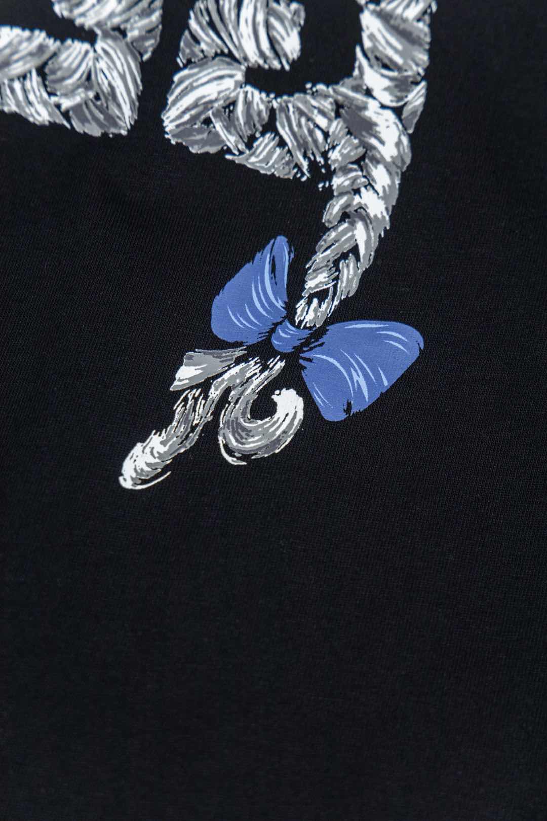 Givenchy’s New 4G Braid T-Shirt: High-End Fashion Statement in Black & White - 图片 7