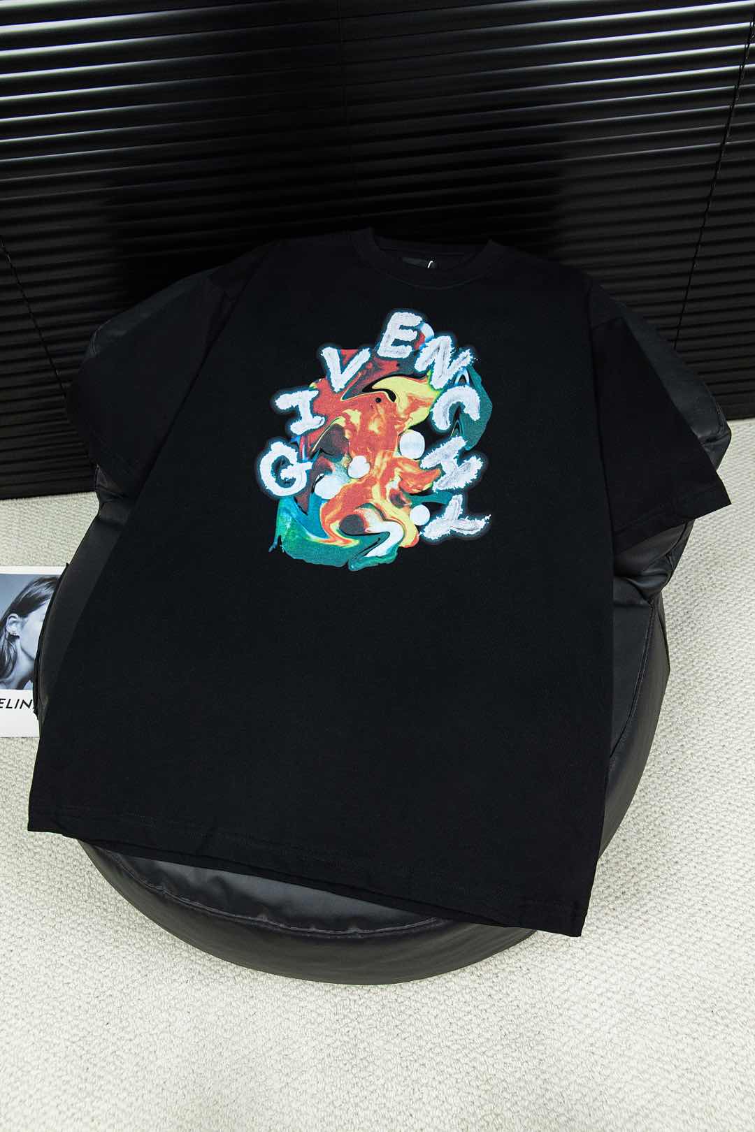 Givenchy and Vanhish New Letter Short Sleeve T-shirt: Luxury Fashion Statement in Black - 图片 2