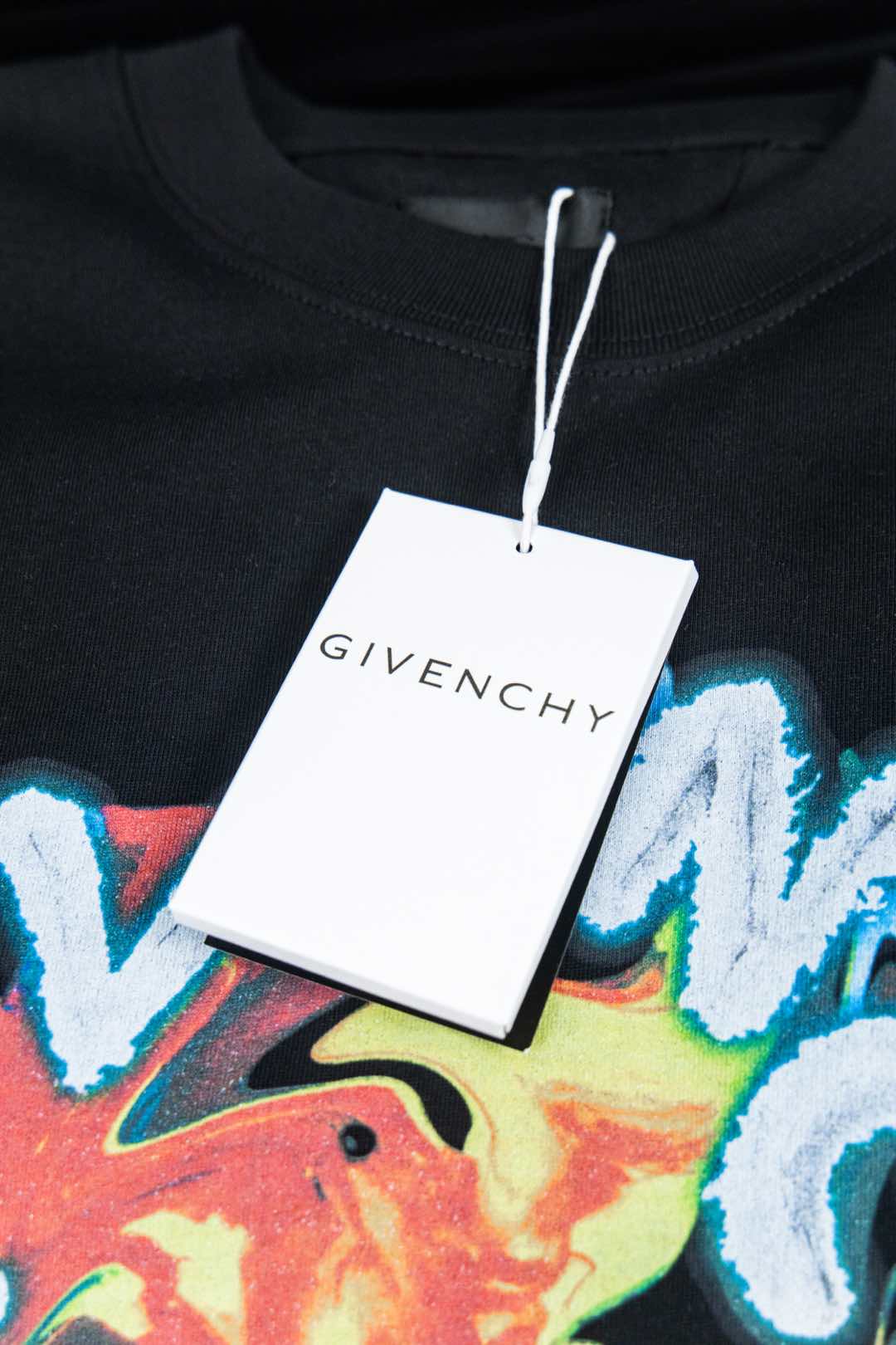 Givenchy and Vanhish New Letter Short Sleeve T-shirt: Luxury Fashion Statement in Black - 图片 5