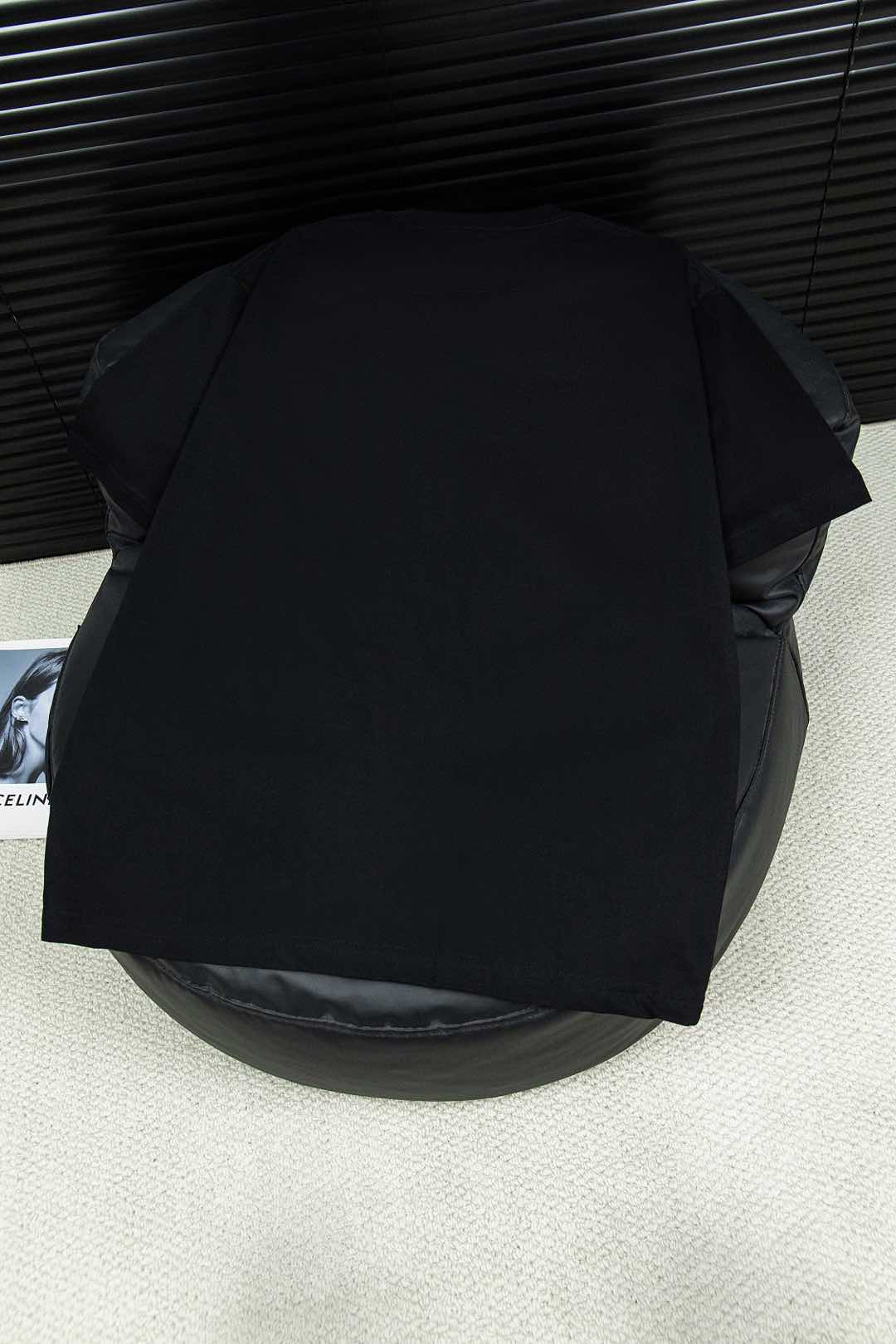 Givenchy and Vanhish New Letter Short Sleeve T-shirt: Luxury Fashion Statement in Black - 图片 3