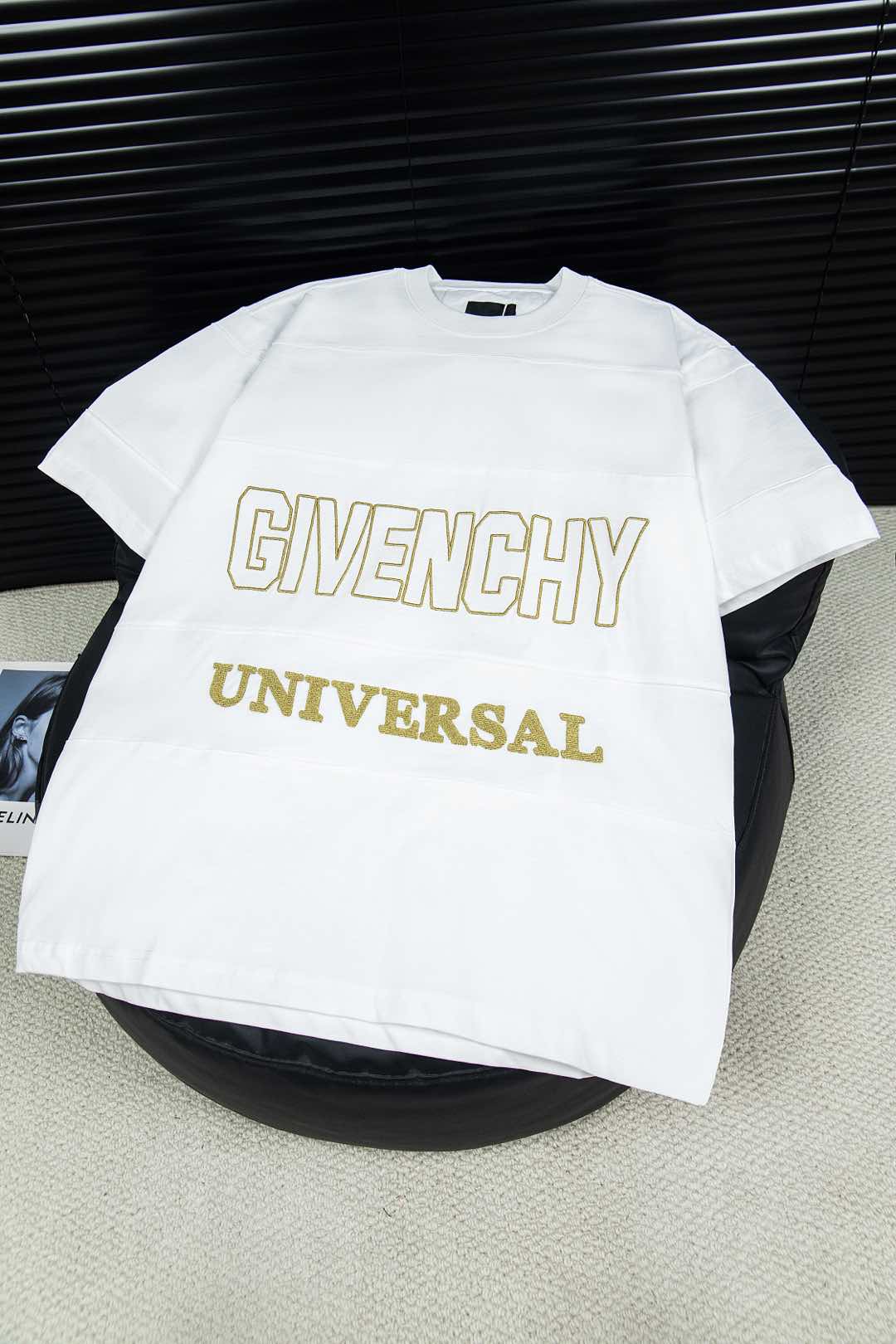 Givenchy Vanhish Embroidery T-shirt: Luxury Artwork in Fashion - 图片 2