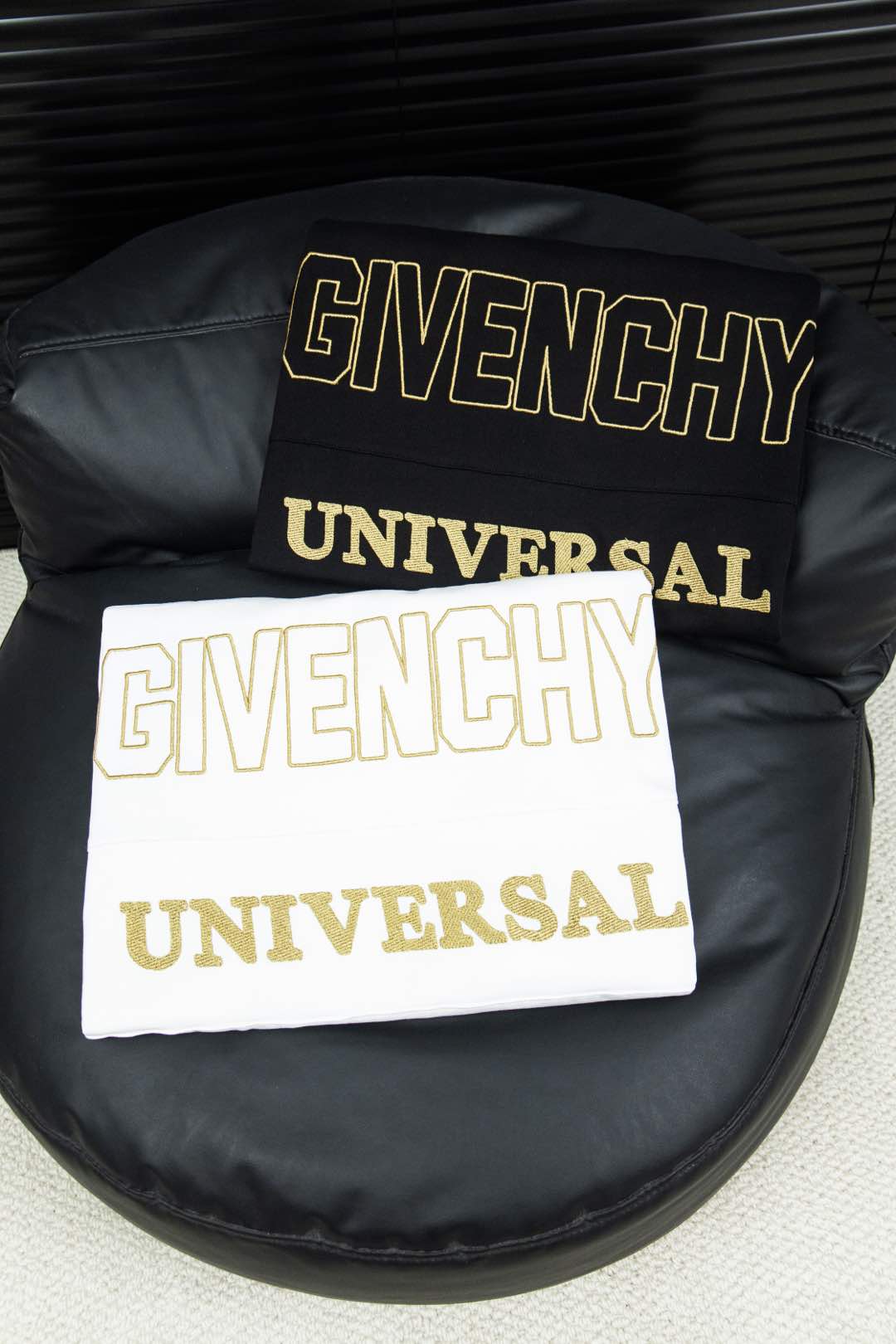 Givenchy Vanhish Embroidery T-shirt: Luxury Artwork in Fashion - 图片 1
