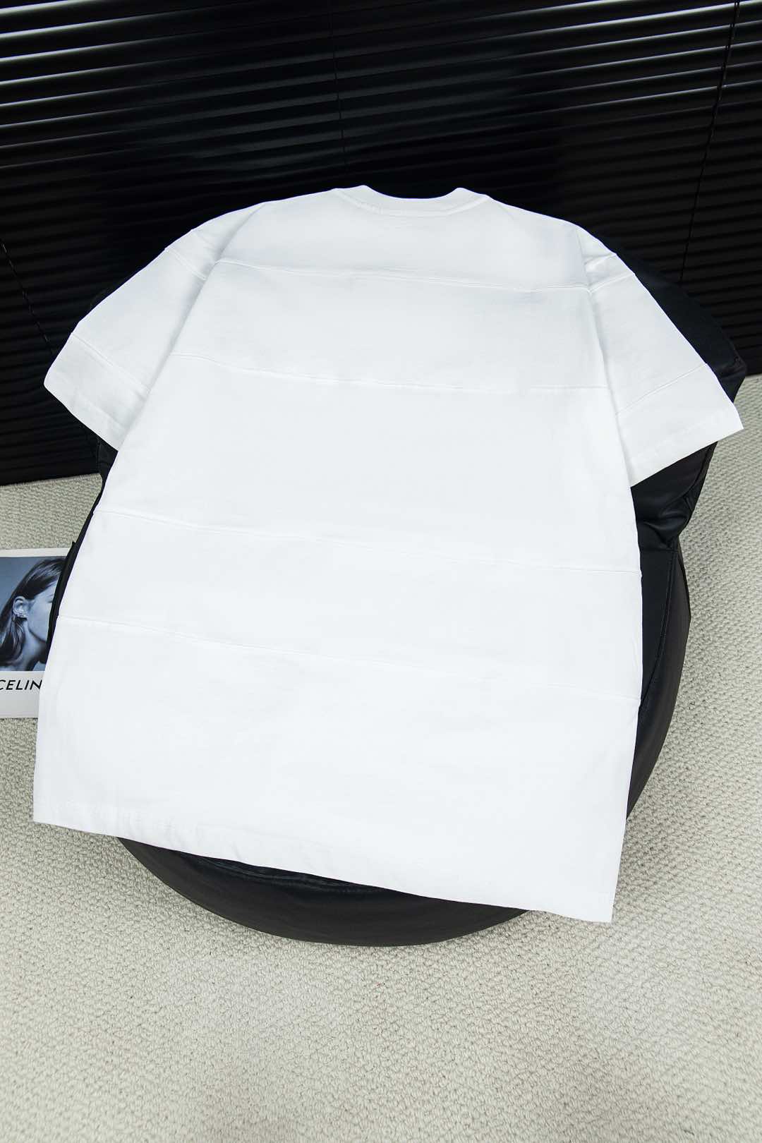Givenchy Vanhish Embroidery T-shirt: Luxury Artwork in Fashion - 图片 3