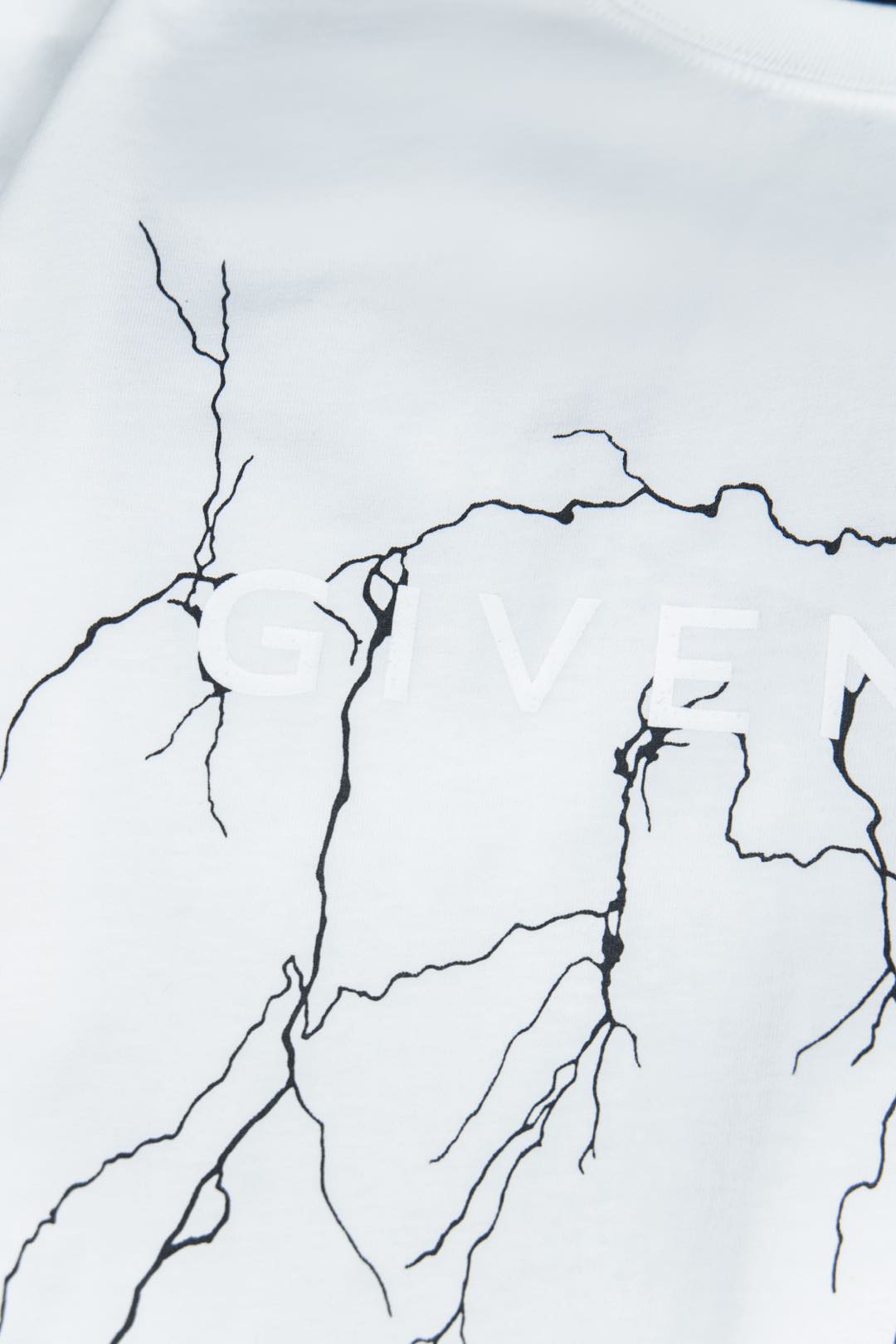 Givenchy Flash-Print T-shirt: Luxury Fashion Statement in Black, White, Grey - 图片 6