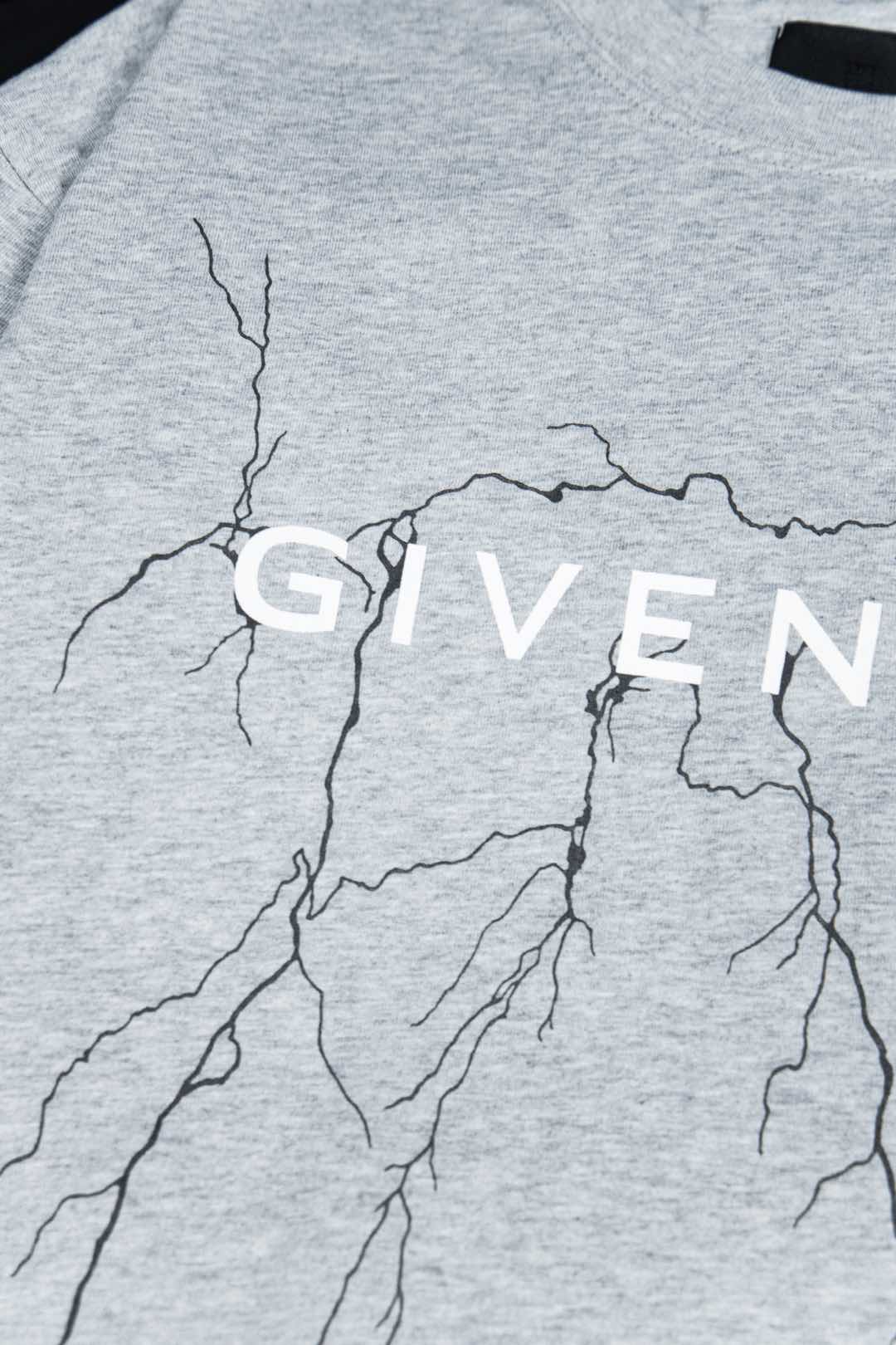 Givenchy Flash-Print T-shirt: Luxury Artwork in Fashion Industry - 图片 6