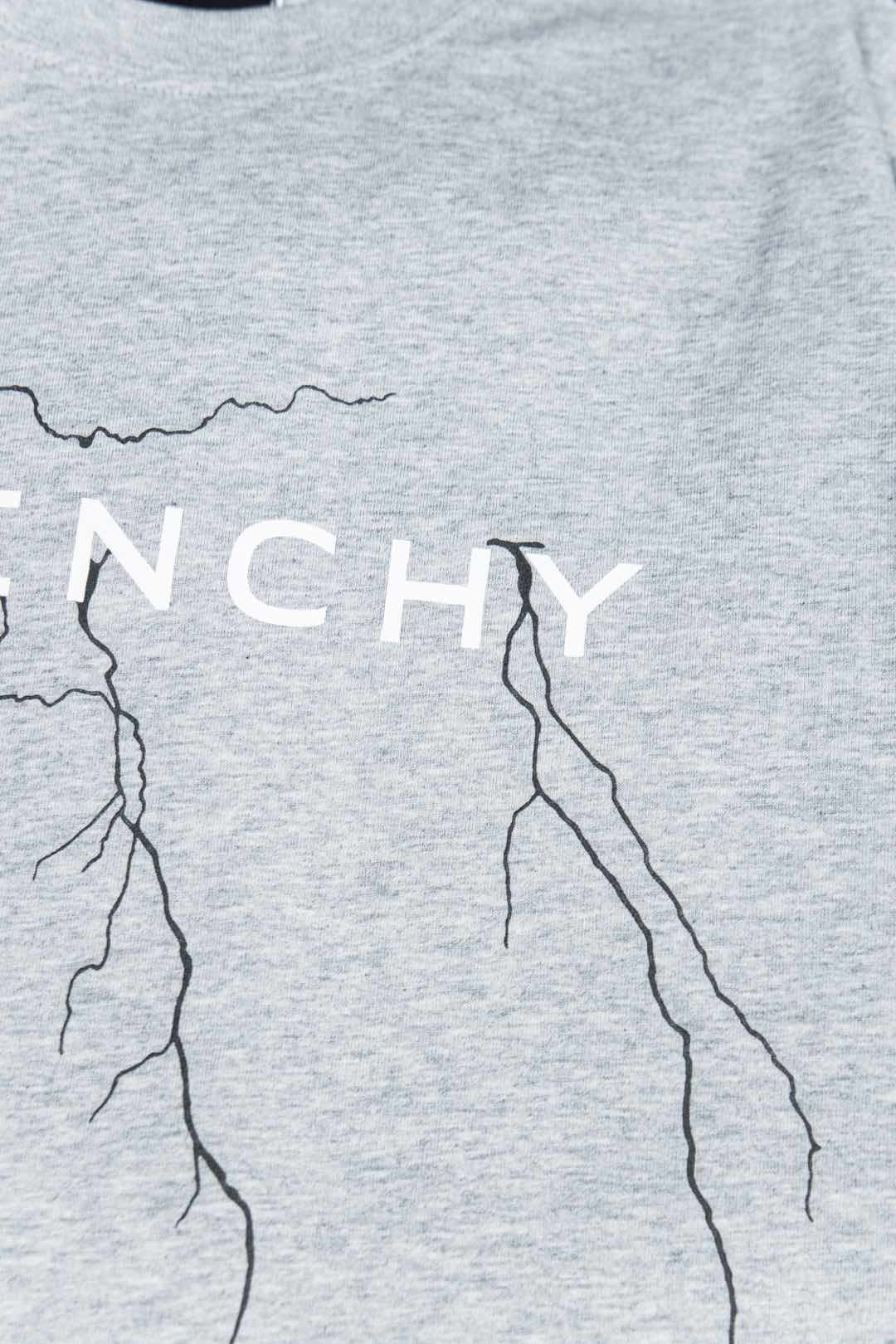 Givenchy Flash-Print T-shirt: Luxury Artwork in Fashion Industry - 图片 7