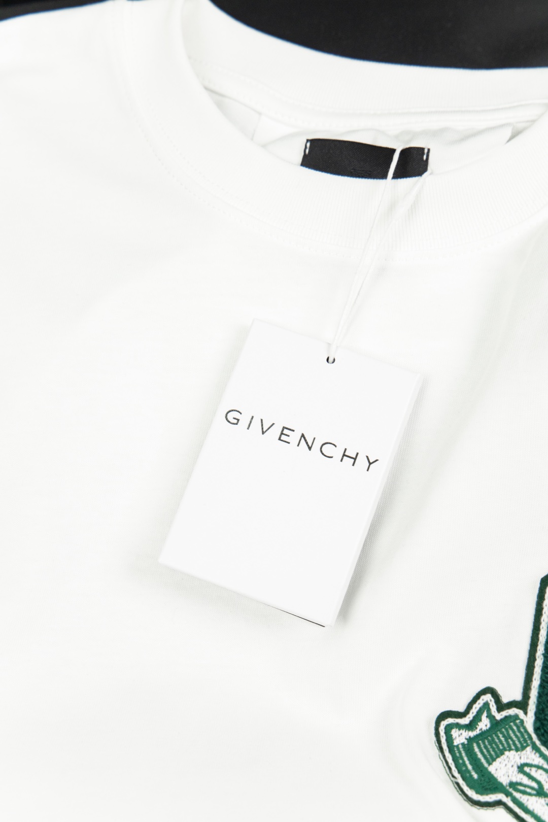 Givenchy G-Big Embroidery T-Shirt: Elegant Style, High Cost Artwork, White Color. - 图片 5