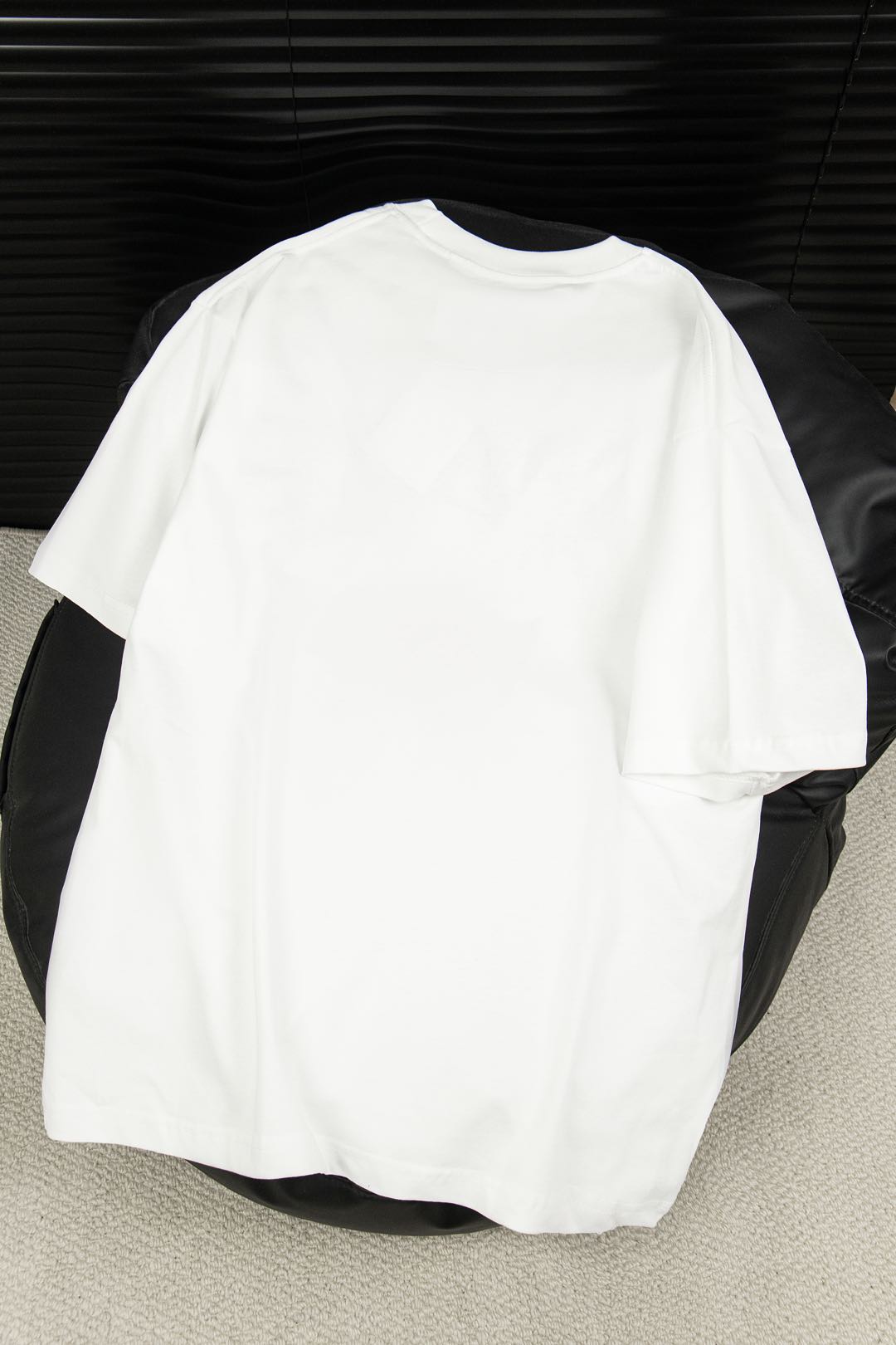 Givenchy G-Big Embroidery T-Shirt: Elegant Style, High Cost Artwork, White Color. - 图片 3