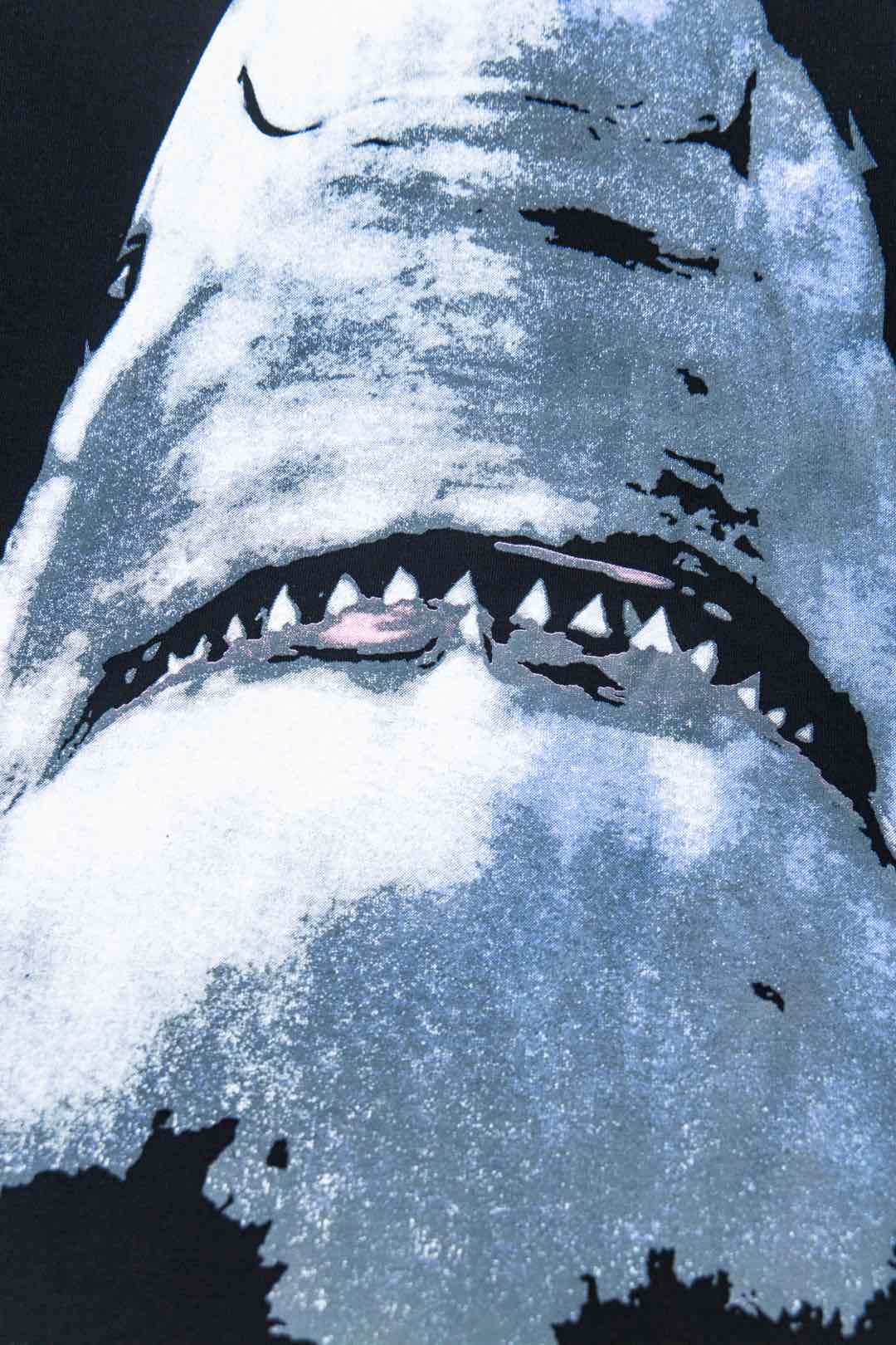 Givenchy Gyvancey Shark-Printed T-Shirt: Classic Style in Fashion History - 图片 7