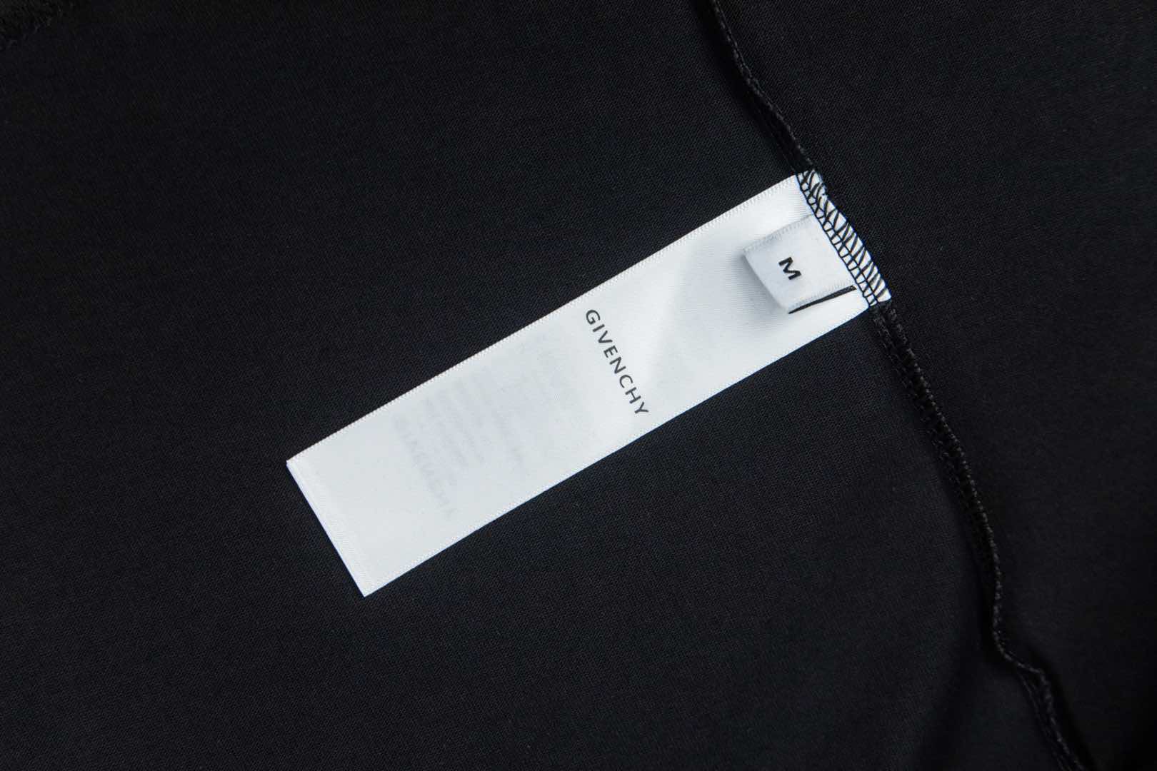 Givenchy Gyvance Letter-printed T-shirt: Elegant Style and High Cost Artistic Appeal - 图片 9