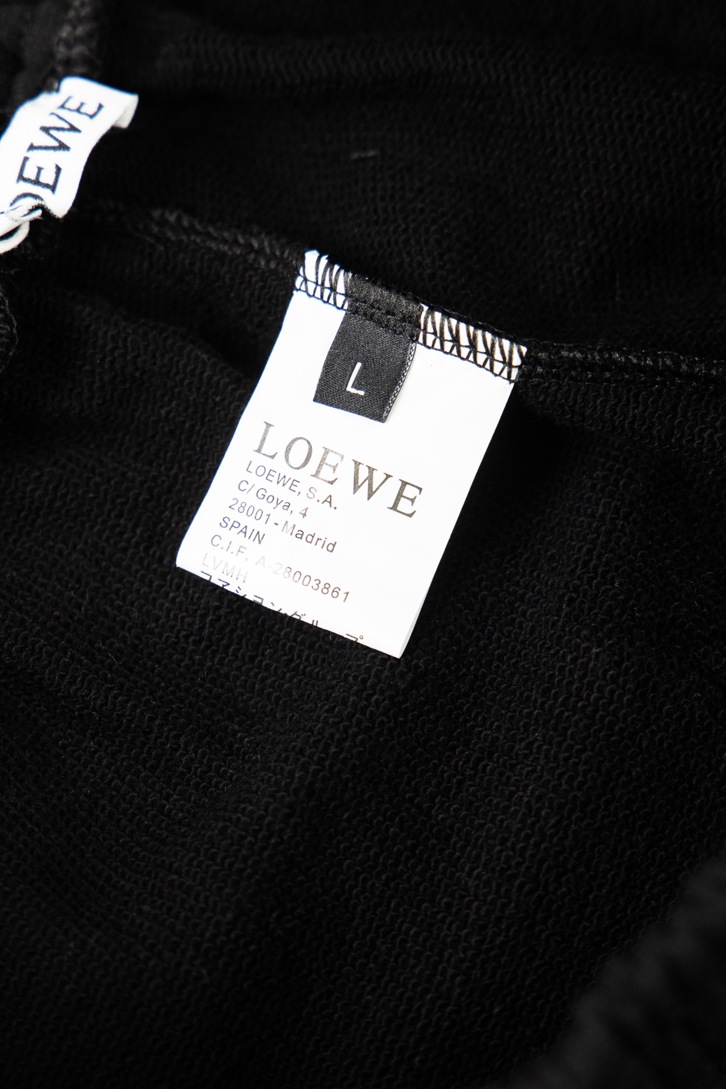 Luxury Embroidered Shorts by Loewe: High-Quality, Stylish, and Trendy - 图片 9