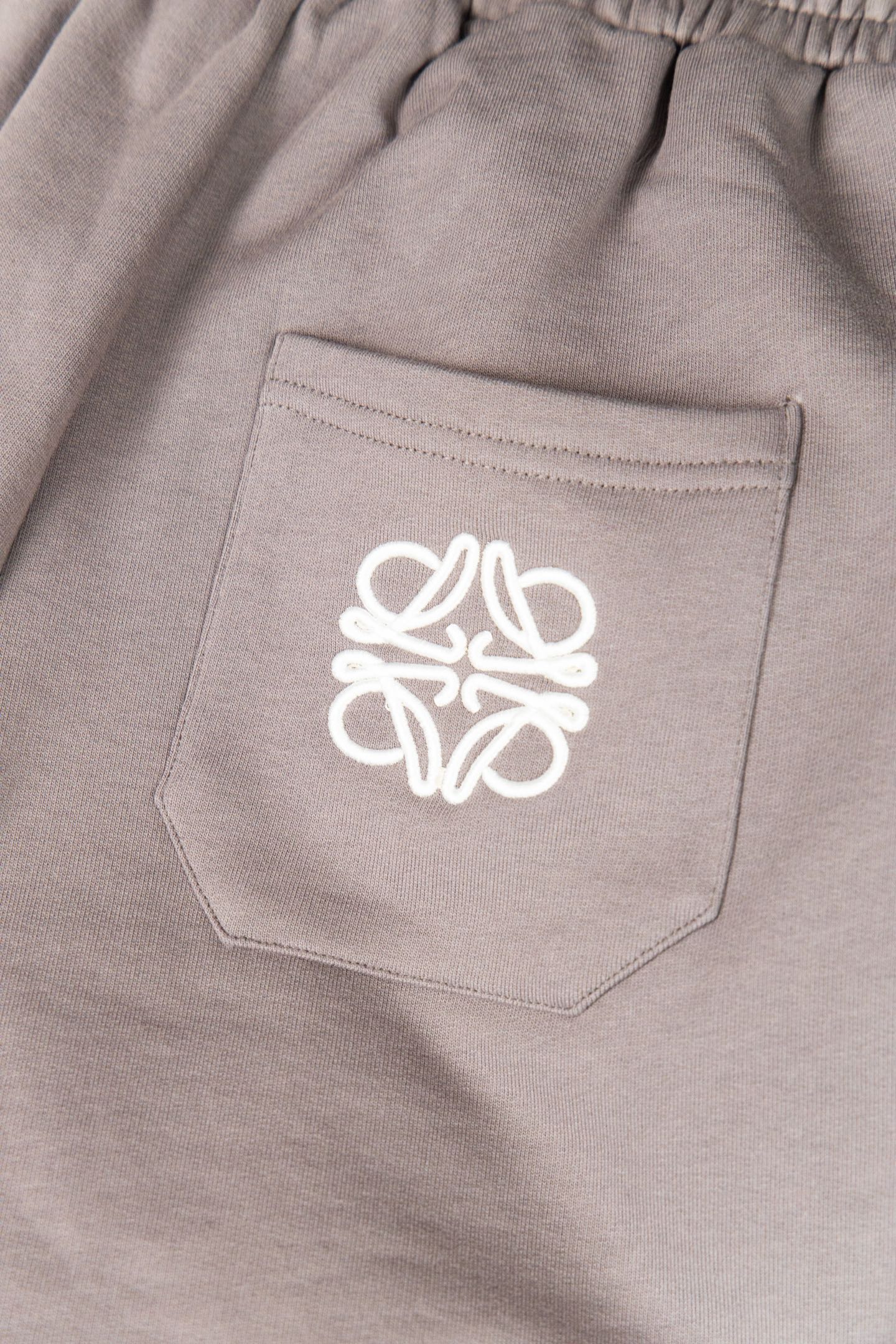 Luxurious Loewe Embroidered Shorts: High-Quality, Stylish Design for Fashion Enthusiasts - 图片 7
