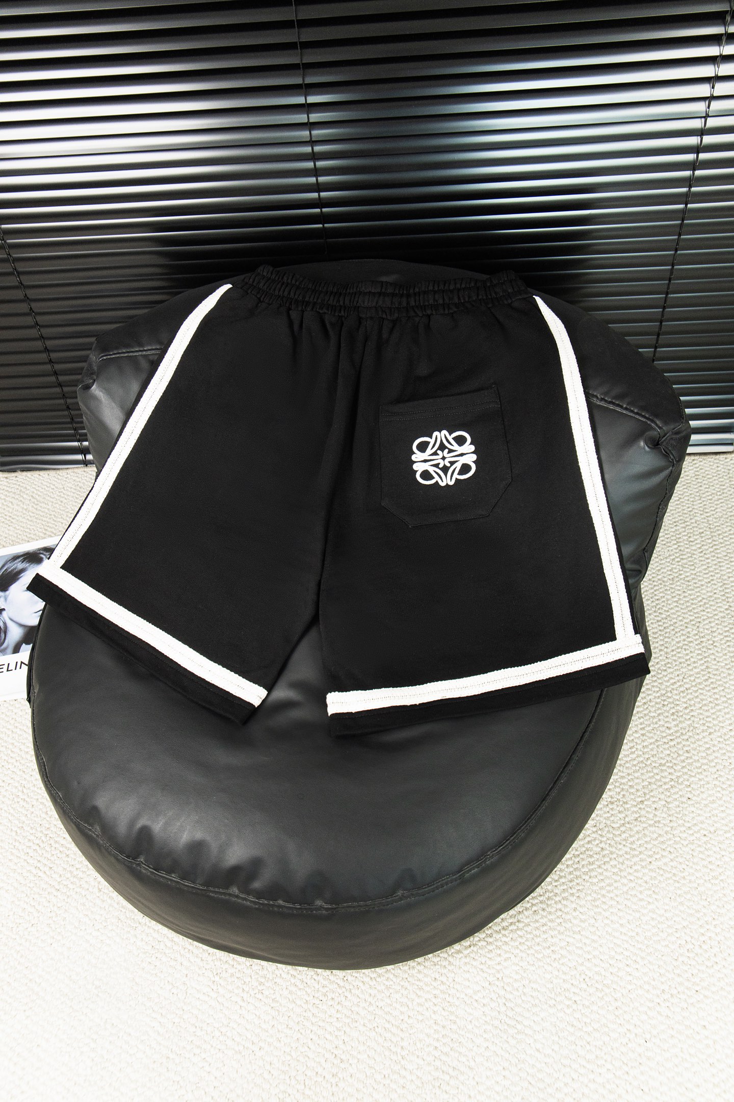 Luxury Embroidered Shorts by Loewe: High-Quality, Stylish, and Trendy - 图片 3