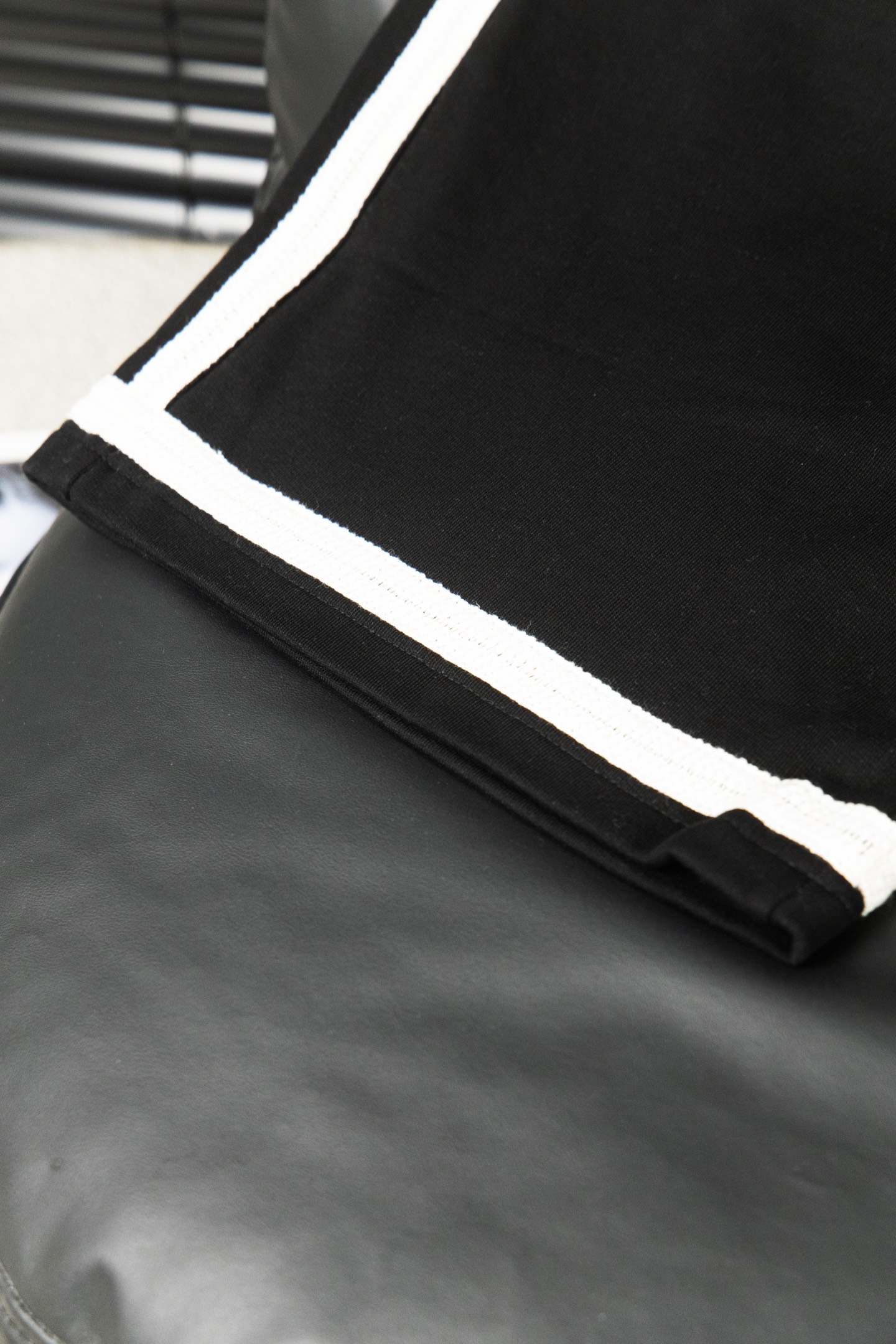 Luxury Embroidered Shorts by Loewe: High-Quality, Stylish, and Trendy - 图片 7