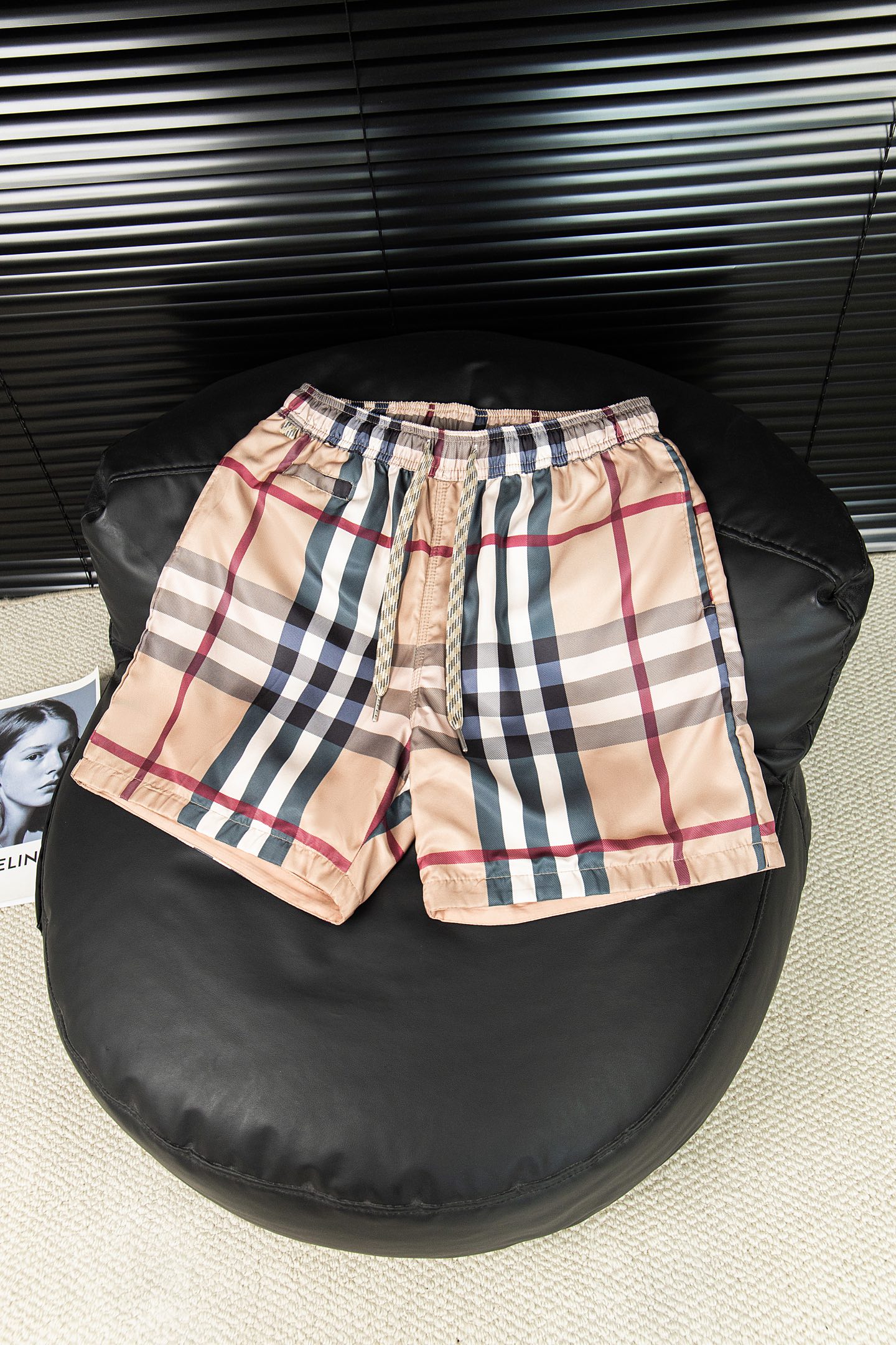Número de estilo: B01 Pantalones cortos clásicos de cuadros grandes de Burberry: pantalones cortos con cordón elástico …