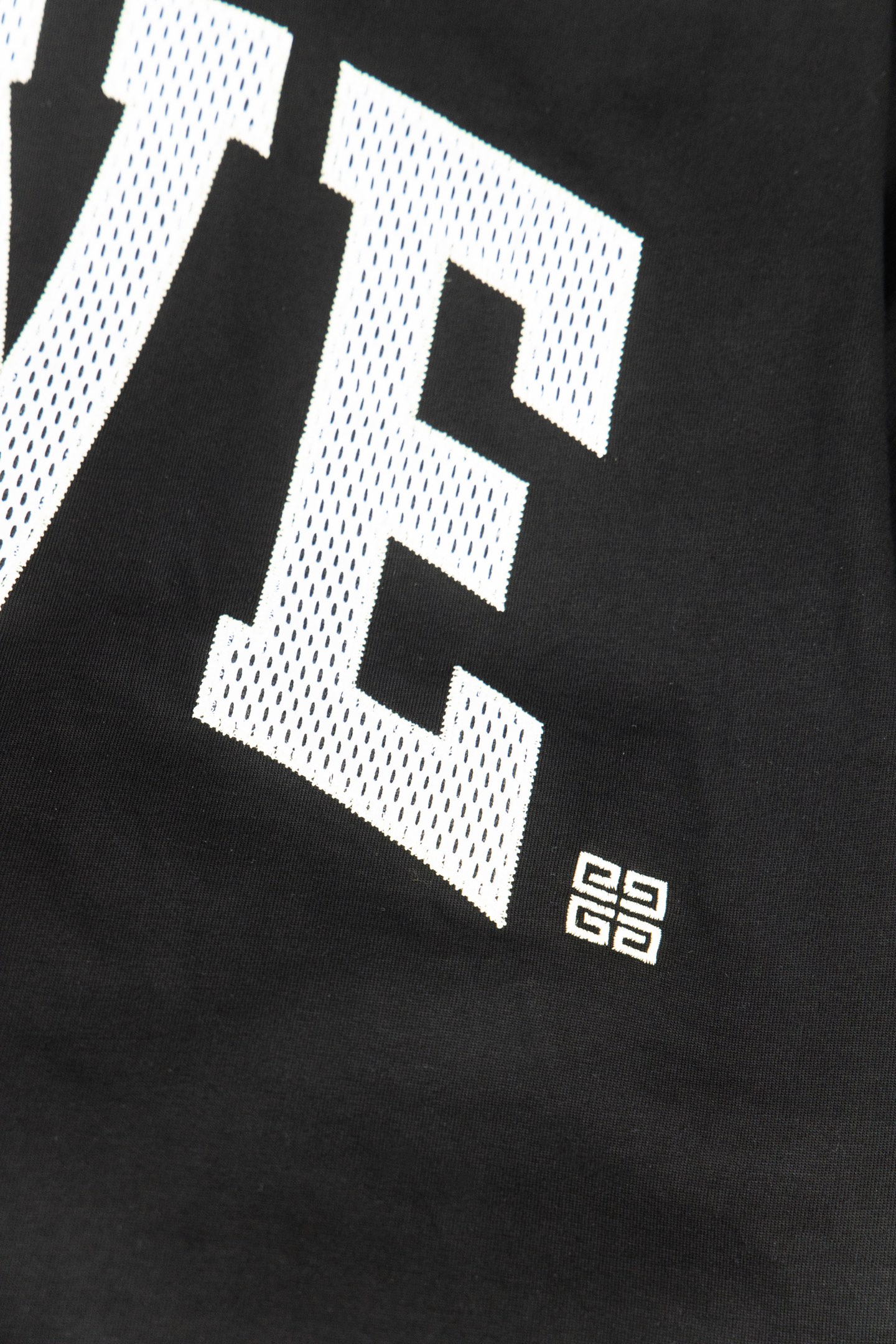 Givenchy Embroidered T-shirt: Elegant Style in Fashion at High Cost - 图片 5
