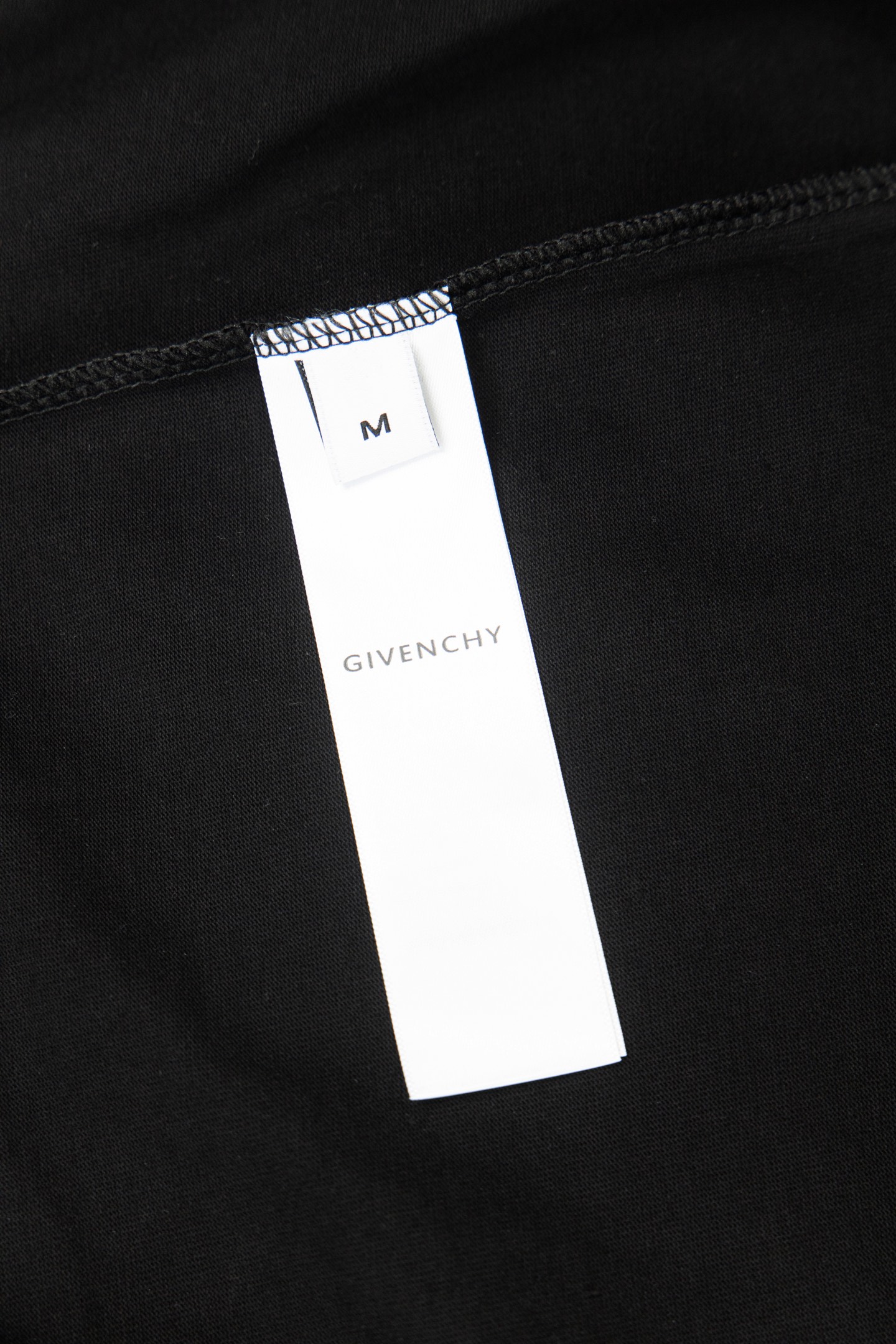 Givenchy Embroidered T-shirt: Elegant Style in Fashion at High Cost - 图片 9