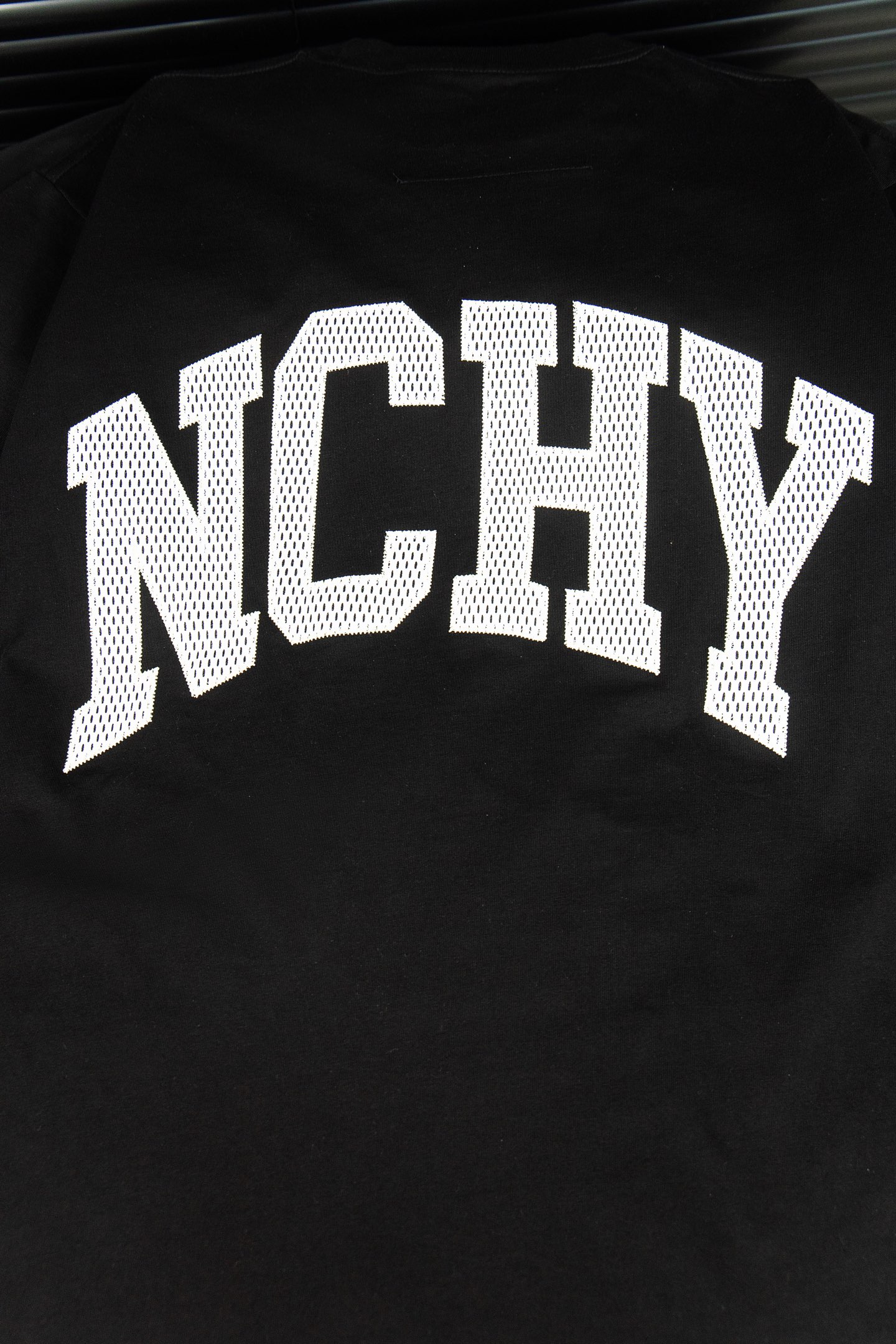 Givenchy Embroidered T-shirt: Elegant Style in Fashion at High Cost - 图片 7