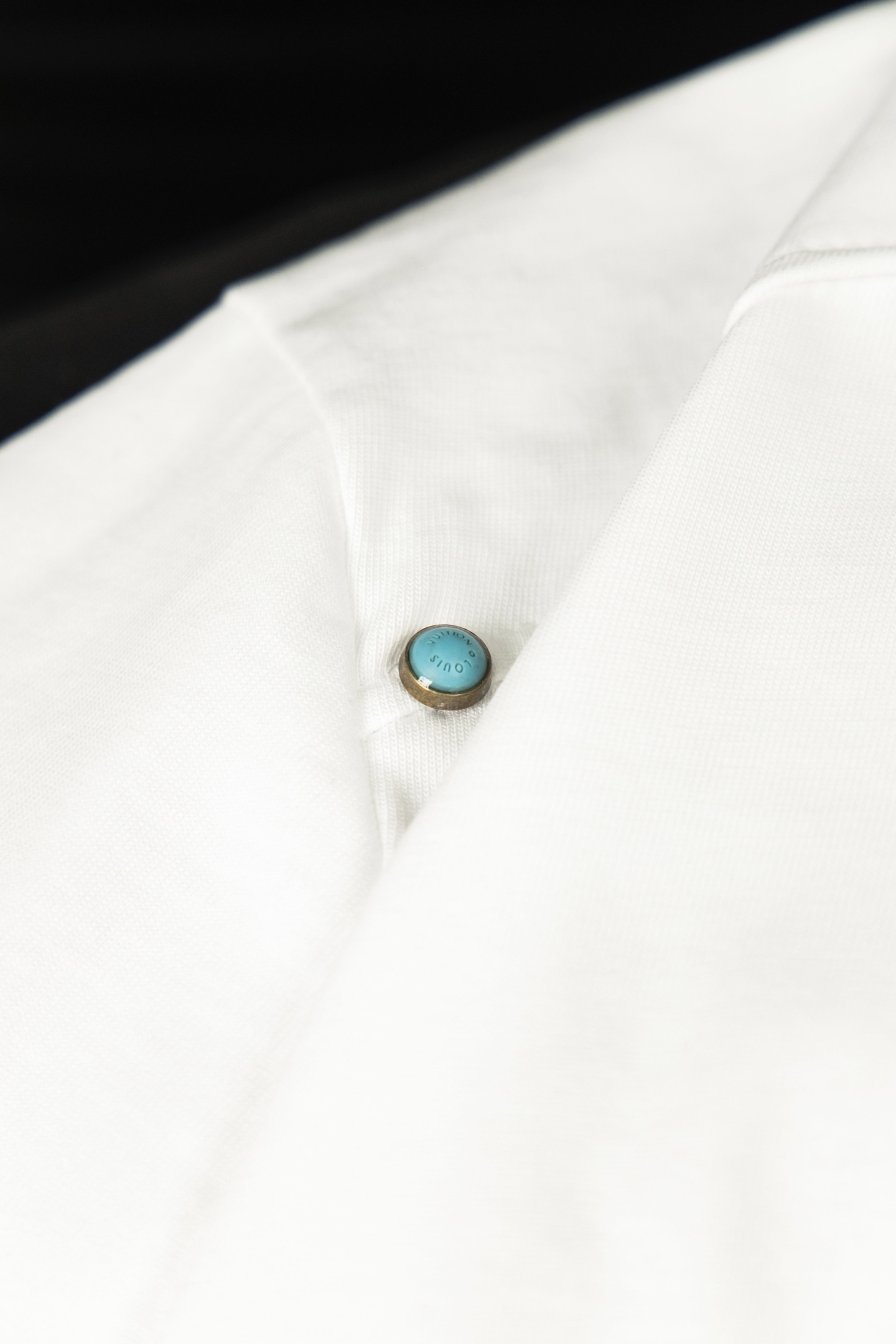 LOUIS VUITTON 路易威登 25SS 拉链绿宝石铆钉短袖T恤黑 白-莆田鞋,莆田鞋货源,高仿鞋,高仿鞋货源,安福档口,莆田高仿鞋,莆田鞋批发,高仿鞋批发,莆田高仿运动鞋,高仿运动鞋,莆田运动鞋 LOUIS VUITTON 路易威登 25SS 拉链绿宝石铆钉短袖T恤黑 白