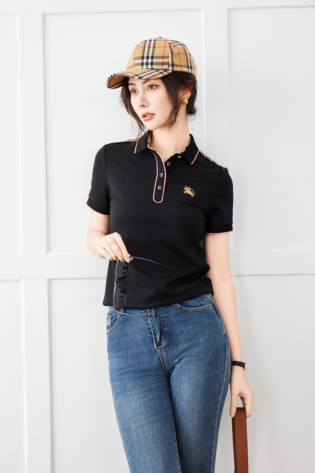 Burberry Women's Classic-Fit Short-Sleeve Polo Shirt - Stylish & Comfortable 3 a1710819307362 2561