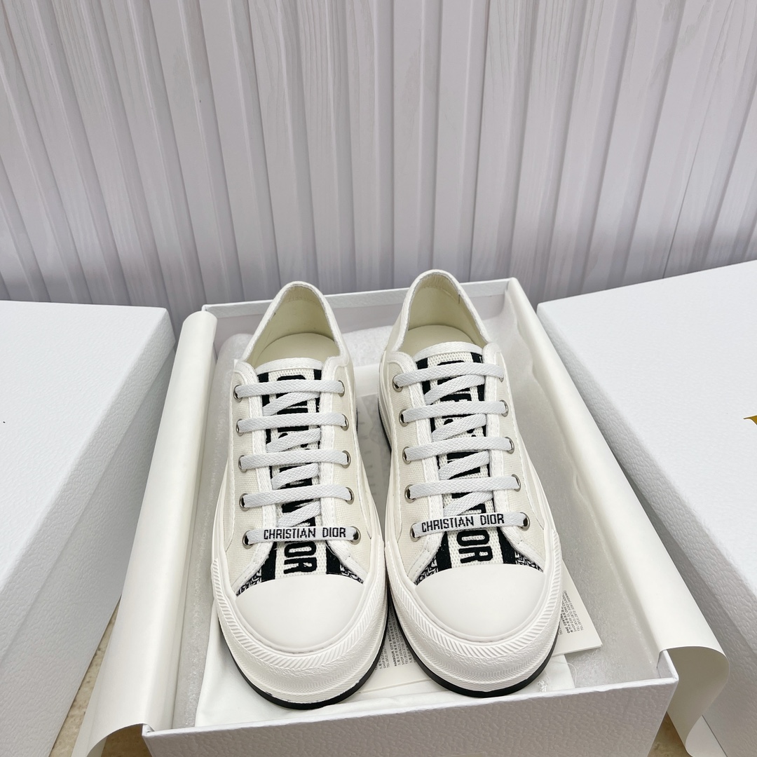 NO:387395,Spot high-end version, Dior flat sneakers adopt full embroidery iconic pictures Spot high-quality Dior flat sneakers adopt full embroidery iconic patterns market top quality foreign counters hot non-market ordinary imitation fabrics adopt Italian imported fabric embroidered upper, original mold glue-injected Logo matte five-pointed star outsole imported lambskin + high elastic injection molding mold Logo foam footbed size 35-41 (40 41 customized), casual shoes/sports shoes, dior, dior, sneakers, sheepskin19860909现货高版本,Dior(迪奥 )平底运动鞋采用全刺绣标志性图现货高品质Dior(迪奥 )平底运动鞋采用全刺绣标志性图案市场顶级品质国外专柜爆款非市场普通仿版面料采用意大利进口布料刺绣鞋面,原版模具注胶Logo磨砂五角星大底内里进口小羊皮+高弹力 注塑成型模具Logo发泡垫脚 码数35一41(40 41订做),休闲鞋/运动鞋,dior,dior,sneakers,sheepskin,Women's Shoes