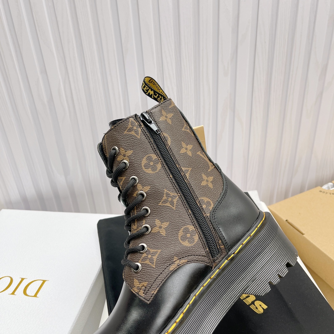 The factory price is 688, Dr Martes, Dr. Martin’s Boots. “Dr” real-skin short boots. Number: 3541。 - 图片 7