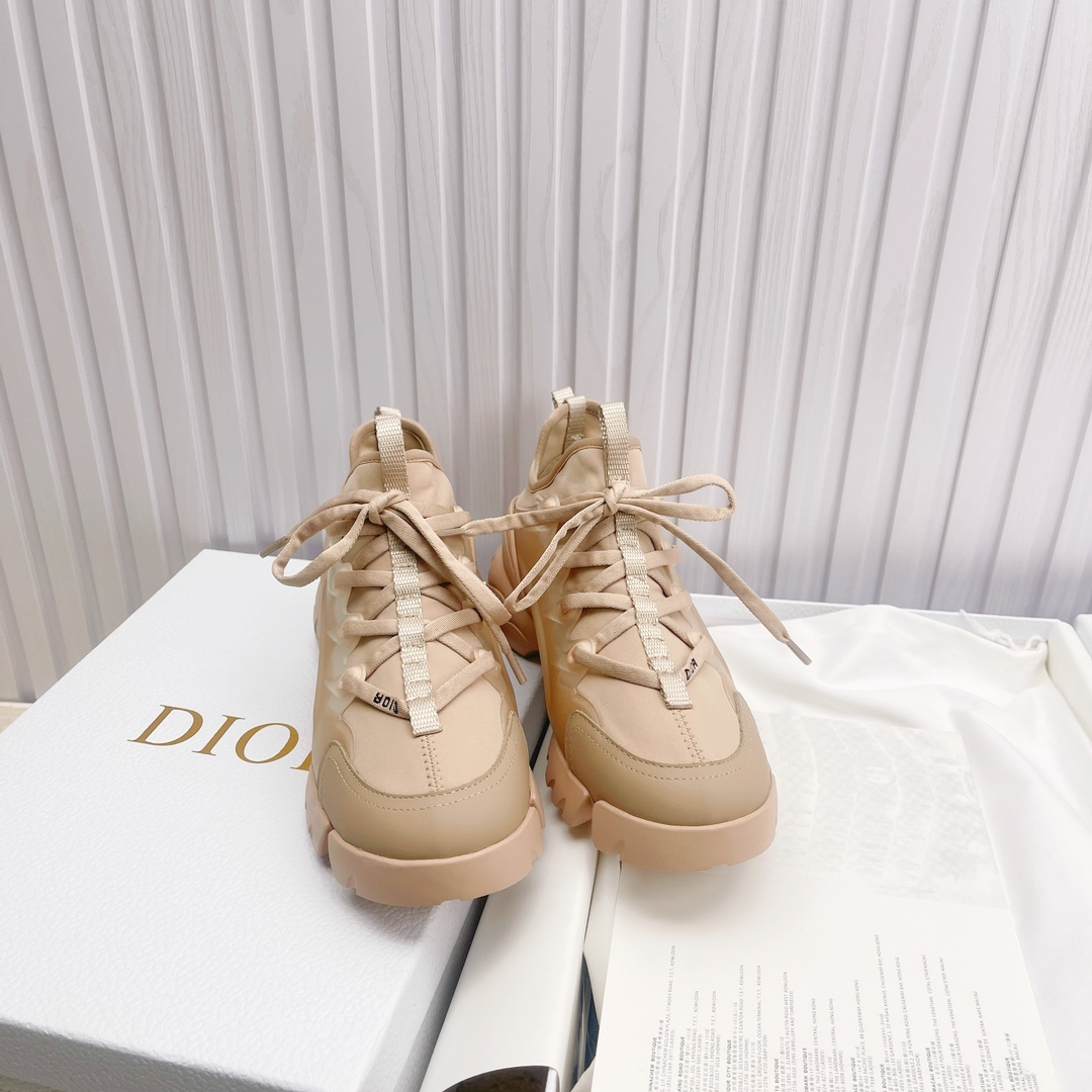 NO:668423,High version of Dior (Dior) sports dad shoes, the market's top quality foreign counters are popular models, not ordinary imitations on the market, the fabric is made from Italy, imported fabrics, the original mold injection rubber sole. The lining is imported lambskin + high elasticity injection molding mold Logo foam feet, size 35 to 41., casual shoes/sports shoes, dior, dior, sneakers, sheepskin19860909高版本Dior(迪奥 )运动老爹鞋,市场顶级品质国外专柜爆款非市场普通仿版,面料采用意大利,进口布料,原版模具注胶底.内里进口小羊皮+高弹力 注塑成型模具Logo发泡垫脚 码数35一41.,休闲鞋/运动鞋,dior,dior,sneakers,sheepskin,Women's Shoes