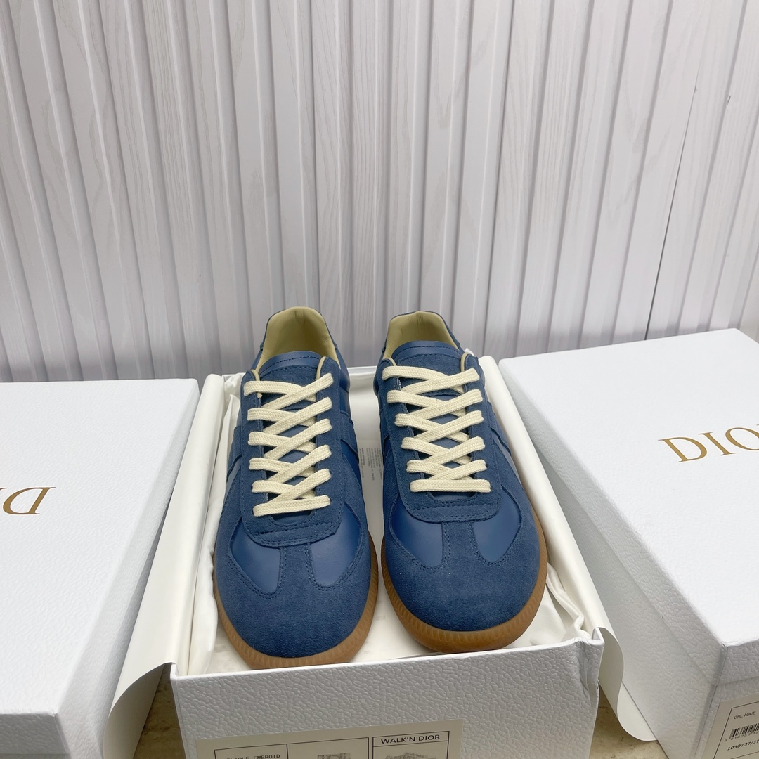 NO:668421,In stock Maison Margiela Maison Margiela, this pair of moral training is so popular, a pair of classic white shoes that all ins style bloggers have bought. They feel comfortable and easy to match. The texture is invincible, original 1:1, imported cowhide material, imported sheepskin lining, original outsole, women's model 35-40, men's model 40-44, factory women out of men. Graffiti women's and men's 270, casual shoes/sports shoes, masion  margiela,sneakers,cowhide,sheepskin19860909现货Maison Margiela 马吉拉德训,这双德训实在太火了 ins穿搭博主都有入的一双经典小白鞋 脚感舒适又巨好搭 质感无敌好,原版1:1, 面料进口牛皮 内里进口羊皮 大底原版大底 女款35 －40男款40 －44 工厂女出男.涂鸦女男270,休闲鞋/运动鞋,masion margiela,sneakers,cowhide,sheepskin,Women's Shoes