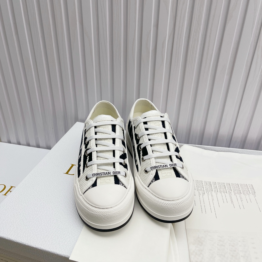 NO:668419,High-end version, Dior thick-soled sneakers are fully embroidered with the iconic pattern. High-quality Dior flat-soled sneakers are fully embroidered with the iconic pattern. The market's top-quality foreign counters are popular models. Non-market ordinary imitations. The fabric is imported from Italy. Embroidered upper, original mold injection Logo matte five-pointed star outsole lining imported lambskin + high elasticity injection molding mold Logo foam padding. Size 35 to 41 (40)  41 custom-made), casual shoes/sports shoes, dior, dior, sneakers, sheepskin19860909高版本,Dior(迪奥 )厚底运动鞋采用全刺绣标志性图现货高品质Dior(迪奥 )平底运动鞋采用全刺绣标志性图案.市场顶级品质国外专柜爆款.非市场普通仿版.面料采用意大利进口布料.刺绣鞋面,原版模具注胶Logo磨砂五角星大底内里进口小羊皮+高弹力 注塑成型模具Logo发泡垫脚 码数35一41(40 41订做),休闲鞋/运动鞋,dior,dior,sneakers,sheepskin,Women's Shoes