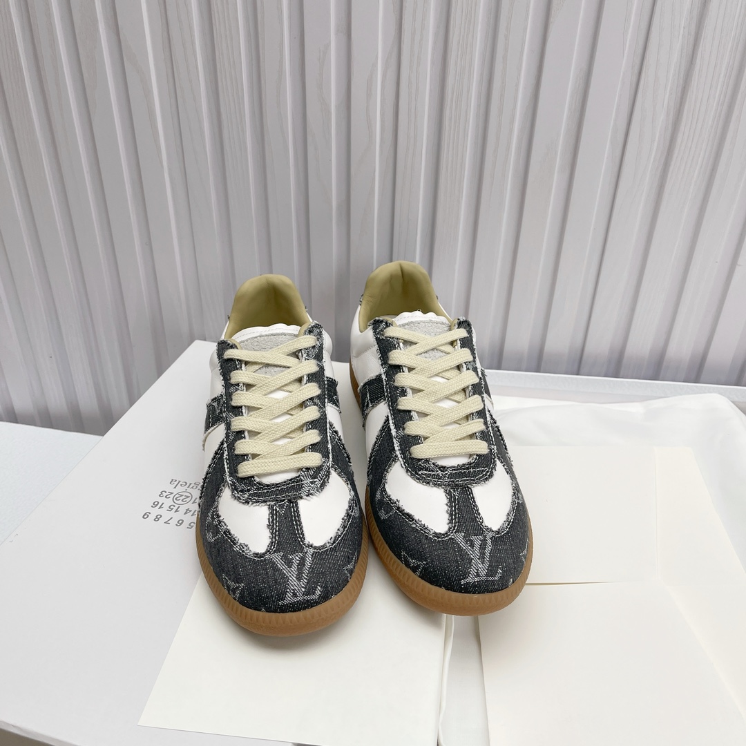 NO:668436,In stock Maison Margiela Maison Margiela training, this pair of moral training is so popular, a pair of classic white shoes that all Instagram style bloggers have bought. They feel comfortable and easy to match. The texture is invincible, original 1:1, imported cowhide material, imported sheepskin lining, original outsole, women's model 35-40, men's model 40-44, factory women's 200 men., casual shoes/sports shoes, masion  margiela,sneakers,cowhide,sheepskin19860909现货Maison Margiela 马吉拉德训,这双德训实在太火了 ins穿搭博主都有入的一双经典小白鞋 脚感舒适又巨好搭 质感无敌好,原版1:1, 面料进口牛皮 内里进口羊皮 大底原版大底 女款35 －40男款40 －44 工厂女出200男.,休闲鞋/运动鞋,masion margiela,sneakers,cowhide,sheepskin,Women's Shoes