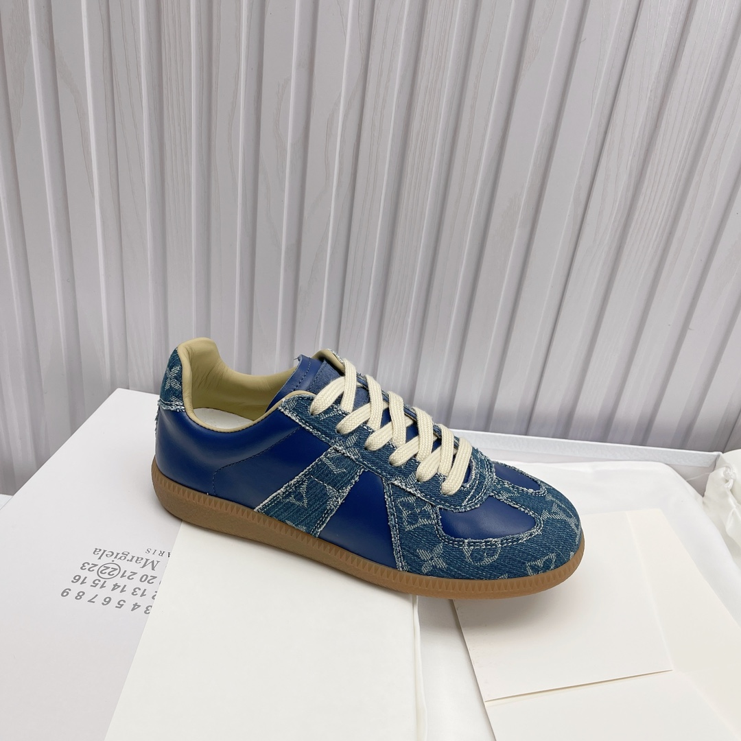 NO:668440,High version, Maison Margiela Maison Margiela, this pair of moral training is so popular. It is a pair of classic white shoes that all Instagram style bloggers like. It feels comfortable and easy to match. The texture is invincible. The original version is 1:1. The fabric is imported cowhide. The lining is imported sheepskin. The outsole is the original outsole. Women's model 35-40 men's model 40-44. Factory women's 200 men., casual shoes/sports shoes, masion  margiela,sneakers,cowhide,sheepskin19860909高版本,Maison Margiela 马吉拉德训,这双德训实在太火了 ins穿搭博主都有入的一双经典小白鞋 脚感舒适又巨好搭 质感无敌好,原版1:1, 面料进口牛皮 内里进口羊皮 大底原版大底 女款35 －40男款40 －44 工厂女出200男.,休闲鞋/运动鞋,masion margiela,sneakers,cowhide,sheepskin,Women's Shoes