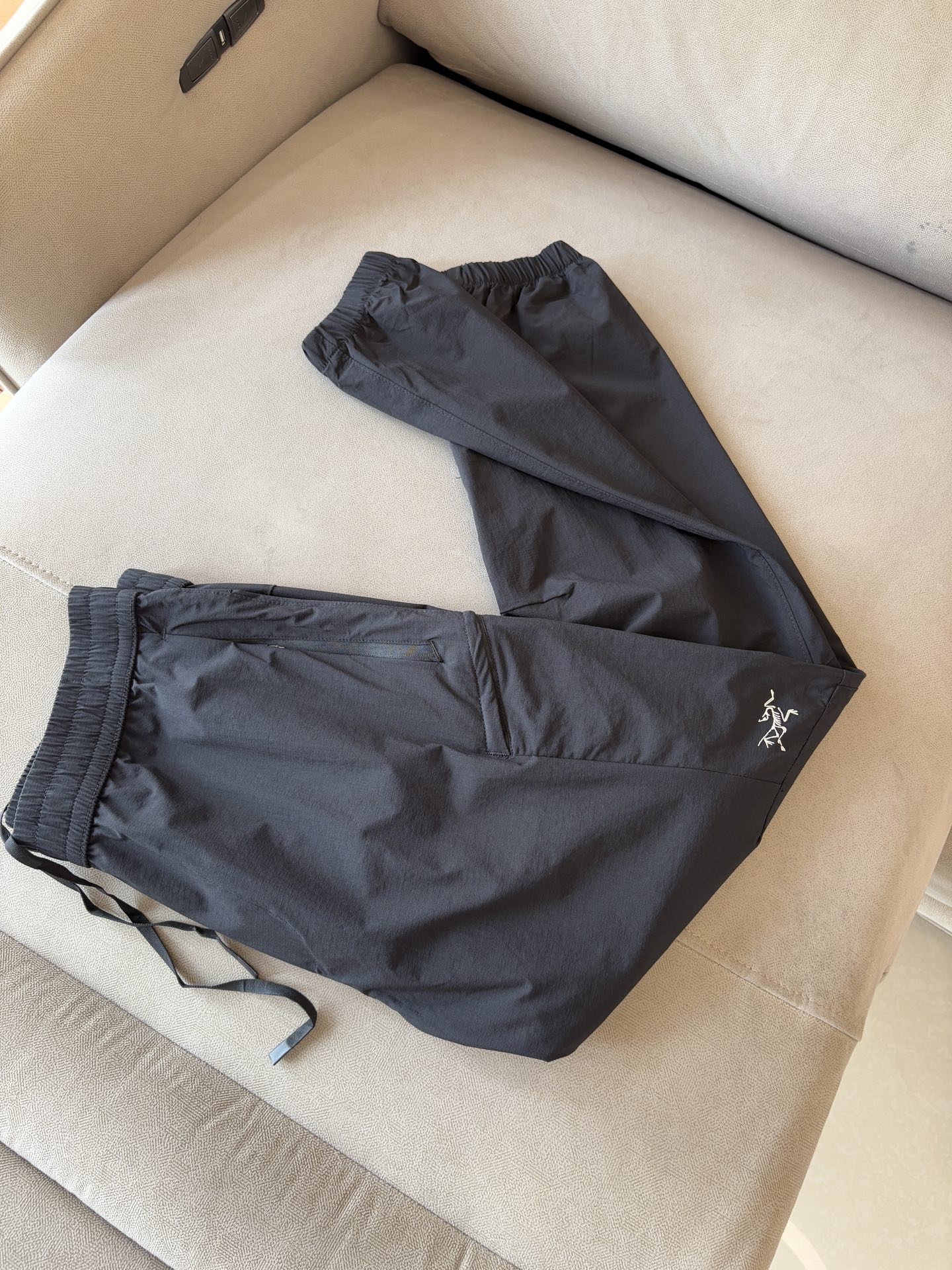 NO:470328,Archaeopteryx official website synchronization classic outdoor work pants super positive color overseas synchronous hairstyles this year's trend import technology fabrics L-4XL, arc'teryx,alexander wang19860909始祖鸟 官网同步 经典户外 工装裤 颜色超级正 海外同步发型 今年流行趋势 进口科技面料 L-4XL,arc'teryx,alexander wang,Men's clothing