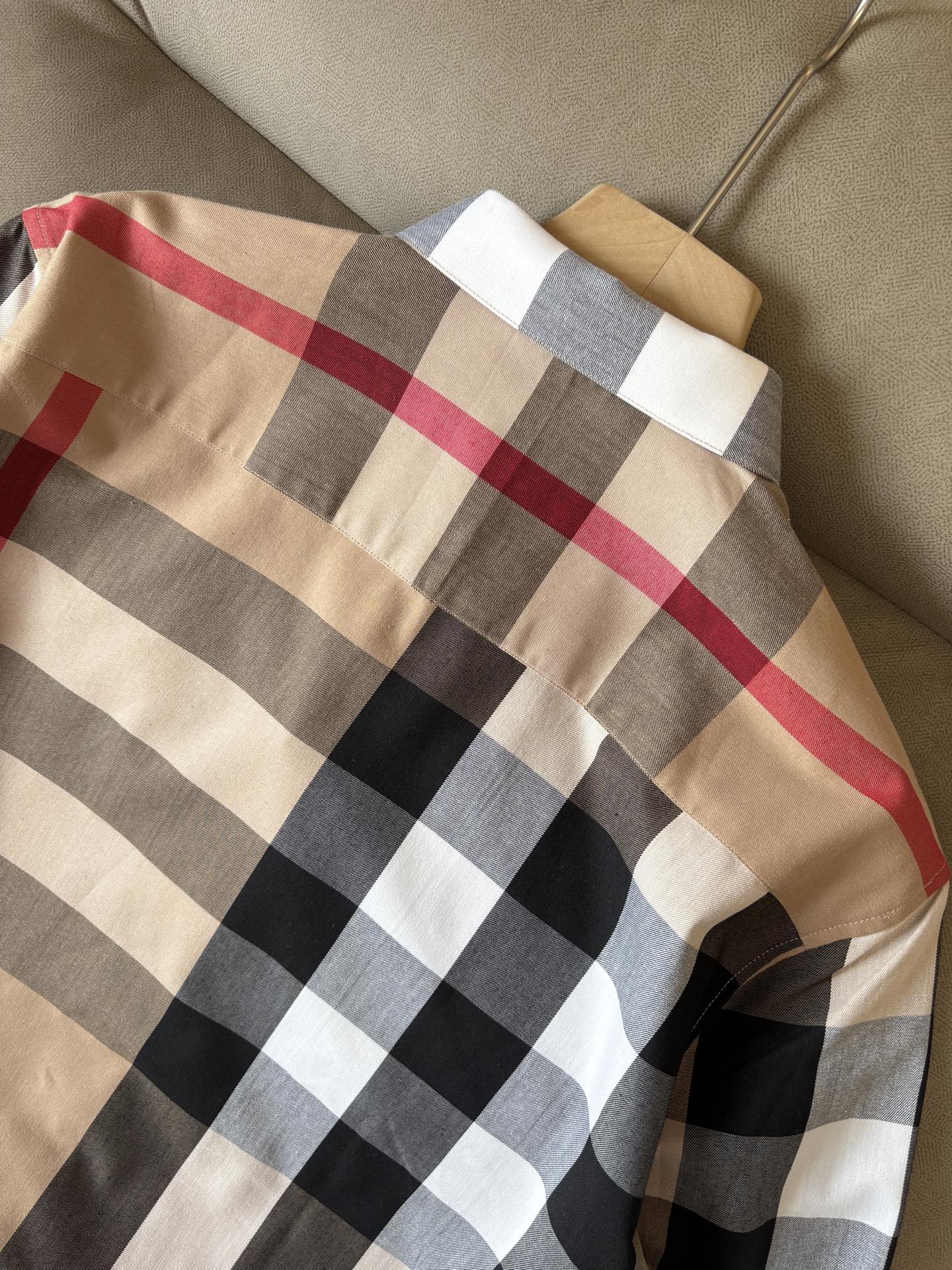 Barbo’s Leisure Shirt: Recommended Battery P696, Quality Details Highlighted in Classic Style - 图片 8