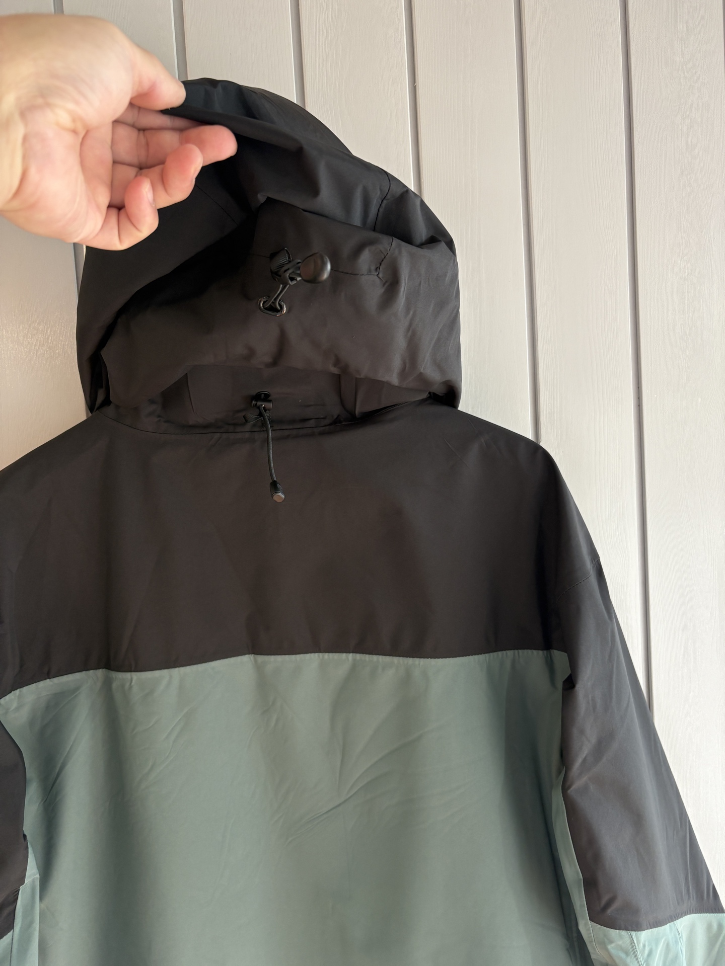 爆款 顶配 Beta SL冲锋衣是一款专为户外探险设计的高性能外套。采用GORE-TEX 面料。具备卓越