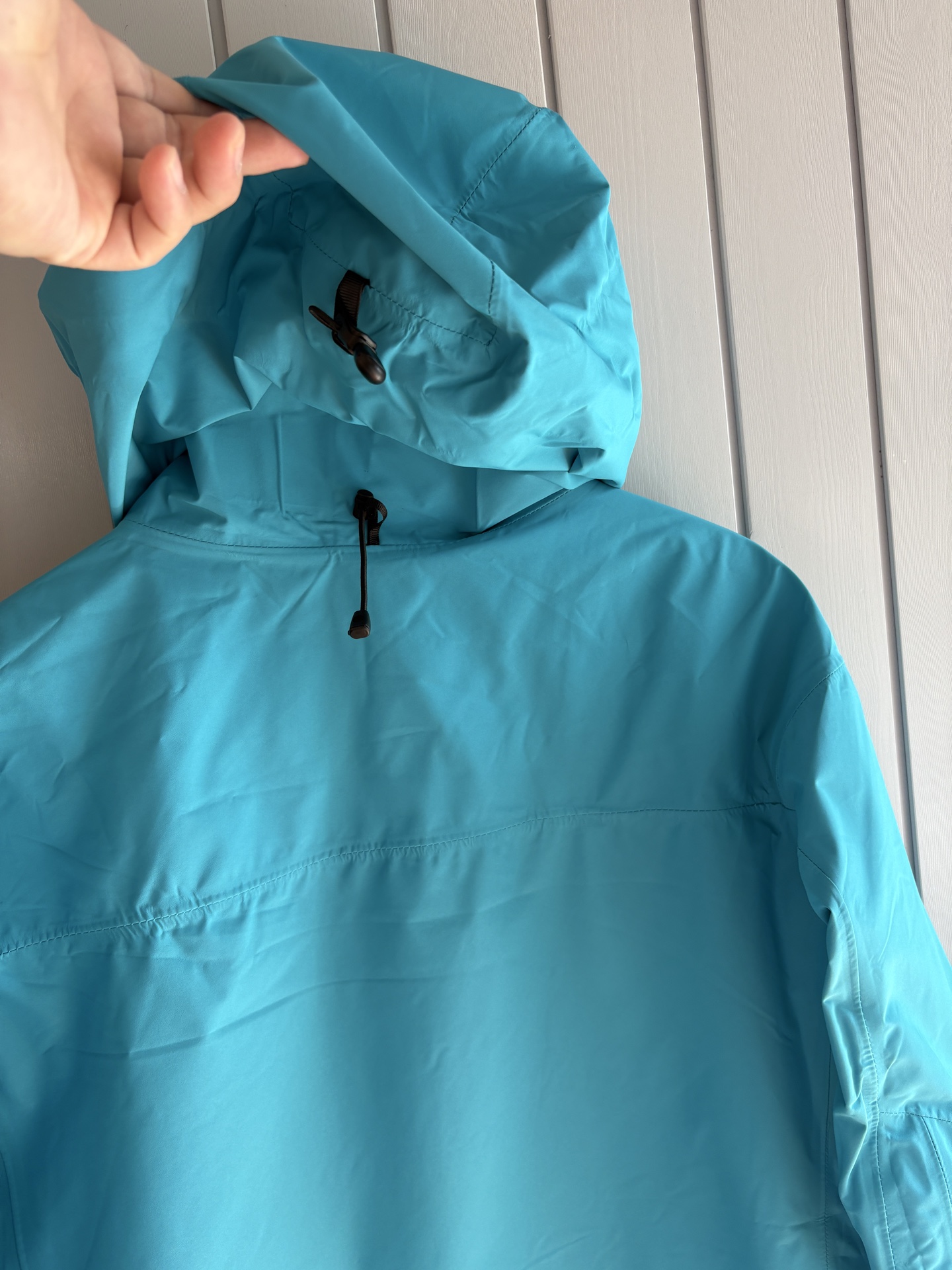 爆款 顶配 Beta SL冲锋衣是一款专为户外探险设计的高性能外套。采用GORE-TEX 面料。具备卓越