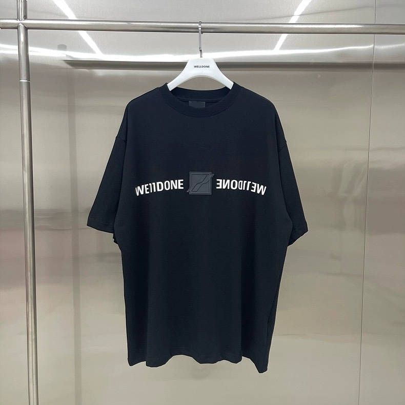💰73 款号: W102#
WE11DONE TRACK 镜面翻转徽章 宽松圆领短袖T恤男女情侣款
面料:280g双纱精梳紧密赛络纺重磅纯棉
工艺:走线均是全身三线缝制,后领织带包边延伸到肩部加固,细节井口与肩膀处的衔接处打了倒针,更加无缝衔接。印花采用高端工艺不易开裂,区别市面普通版本
辅料:吊牌洗水主唛,全套定制的YUAN版辅料
颜色:白色、黑色
尺码:S-L
肩宽 胸围 衣长
S 码 52 112 71
M码 54 118 73
L 码 56 124 75