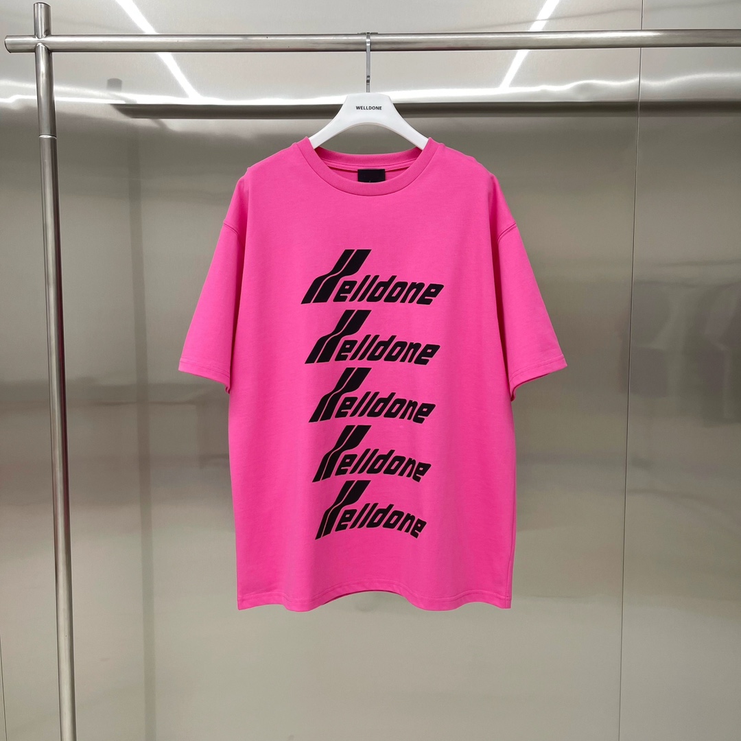 跑量🔥💰70 款号: W111
WE11DONE TRACK 字母弹幕 宽松圆领短袖T恤男女情侣款
面料:原版定制280g精梳棉▪️
工艺:走线均是全身三线缝制,后领织带包边延伸到肩部加固,细节井口与肩膀处的衔接处打了倒针,更加无缝衔接。定制原版pu皮标,印花采用高端油墨发泡工艺不易开裂,区别市面普通丝网印胶浆
辅料:吊牌洗水主唛,全套定制的YUAN版辅料
颜色:粉、白、灰、黑
尺码:S-L
肩宽 胸围 衣长
S 码 53 118 73
M码 54 122 75
L 码 55 126 77
