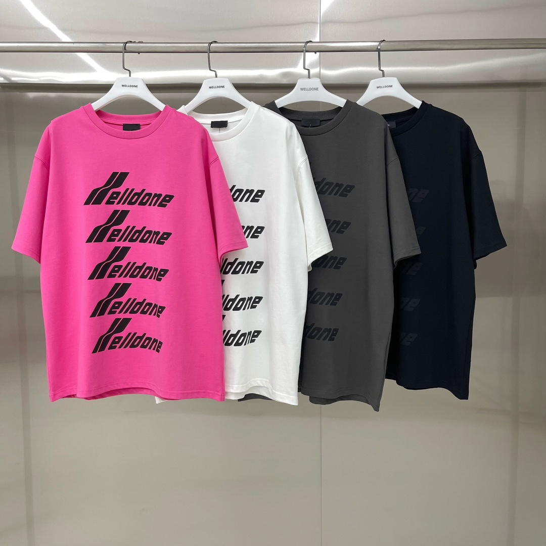 跑量🔥💰70 款号: W111
WE11DONE TRACK 字母弹幕 宽松圆领短袖T恤男女情侣款
面料:原版定制280g精梳棉▪️
工艺:走线均是全身三线缝制,后领织带包边延伸到肩部加固,细节井口与肩膀处的衔接处打了倒针,更加无缝衔接。定制原版pu皮标,印花采用高端油墨发泡工艺不易开裂,区别市面普通丝网印胶浆
辅料:吊牌洗水主唛,全套定制的YUAN版辅料
颜色:粉、白、灰、黑
尺码:S-L
肩宽 胸围 衣长
S 码 53 118 73
M码 54 122 75
L 码 55 126 77