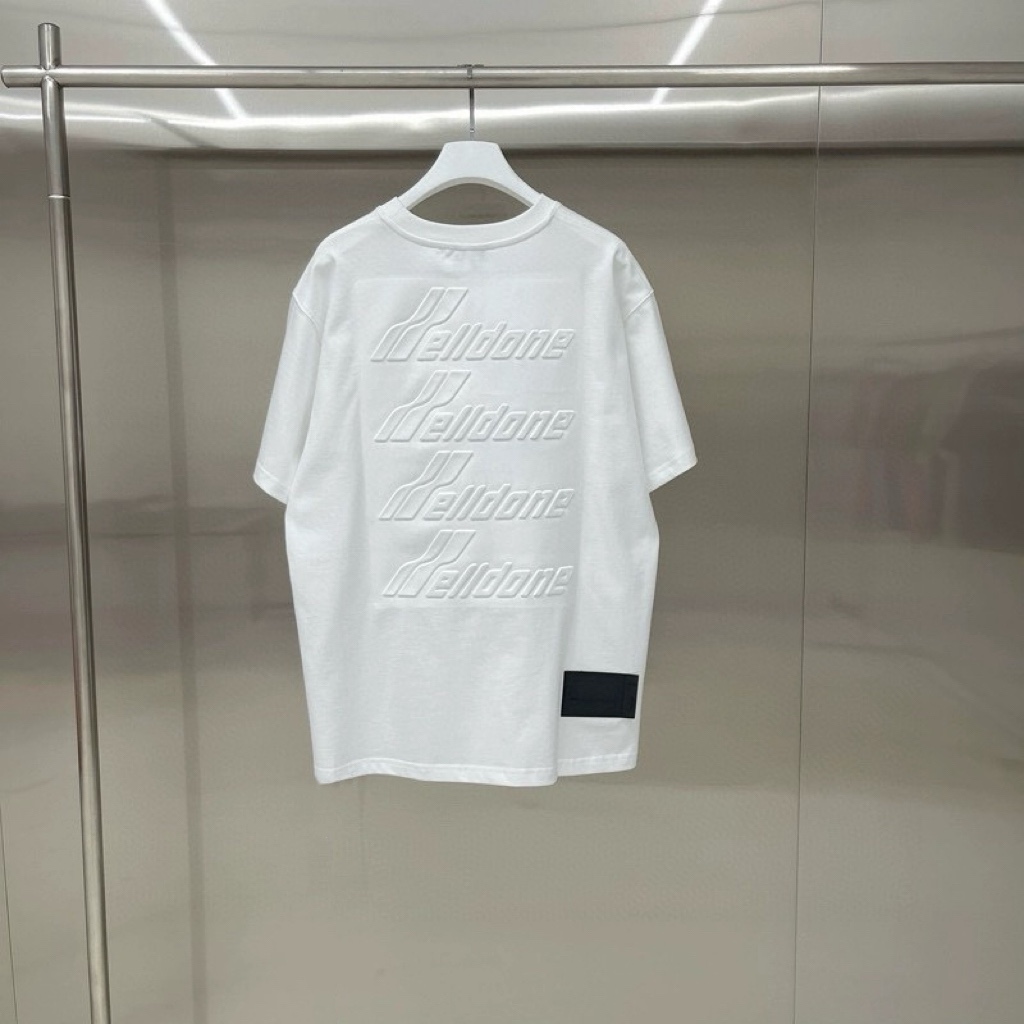 💰83 款号: W115#
WE11DONE TRACK 立体浮雕压花 宽松圆领短袖T恤男女情侣款
面料:原版定制300g水洗巴黎棉▪️
工艺:走线均是全身三线缝制,后领织带包边延伸到肩部加固,细节井口与肩膀处的衔接处打了倒针,更加无缝衔接。定制原版pu皮标,后背原版定制WE11DONE浮雕压花,满满高级感
辅料:吊牌洗水主唛,全套定制的YUAN版辅料
颜色:白、蓝、粉、黑、灰
尺码:S-L
肩宽 胸围 衣长
S 码 52 120 70
M码 54 124 73
L 码 56 128 76