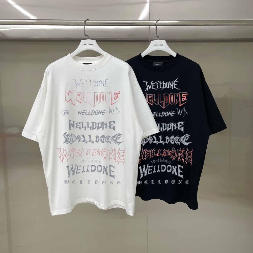 新款💰75 款号: W221#
WE11DONE 梵文字母 宽松圆领短袖T恤男女情侣款
面料:原版定制280g精梳棉▪️
工艺:超级重工,区分普通市面低版本工艺,上手体验满满质感!,印花绝对是分辨高低版本最重要的因素,成本真的不是一般印花能比的,1:1对色调剂,原汁原味,我们必须原汁原味跟着,支持随意对比精工美式裁剪,后领织带包边延伸到肩部加固,注意细节井口与肩膀处的衔接处打了倒针,更加无缝衔接,宽松版型,百搭任何身材
辅料:吊牌洗水主唛,全套定制的YUAN版辅料
颜色:白色、黑色
尺码:S-L
肩宽 胸围 衣长
S 52 120 72
M 54 124 74
L 56 128 76