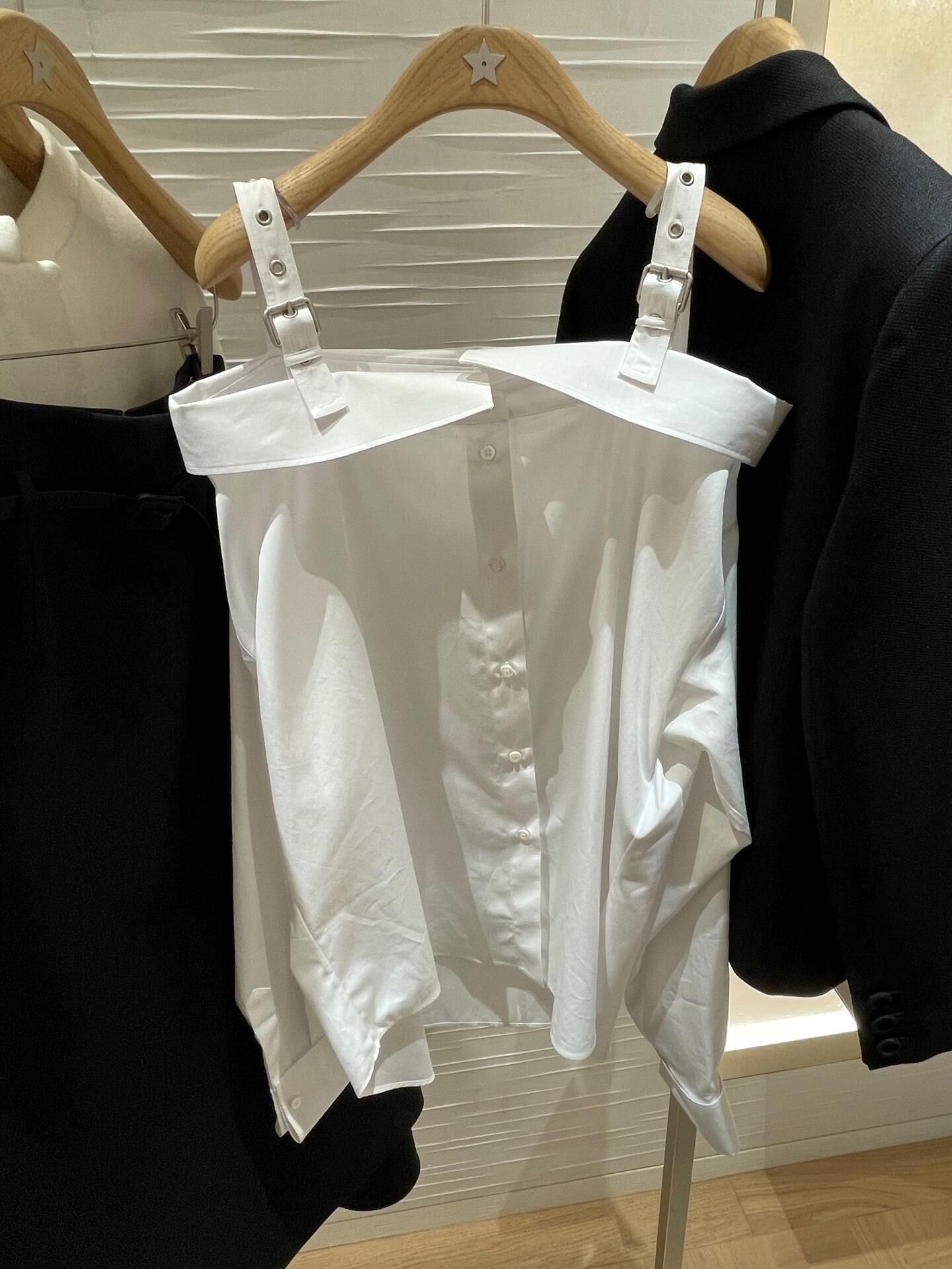 Dior White Off-Shoulder Top with Bee Embroidery - Spring 25 Collection 4 i1743043662030 3479 0 2