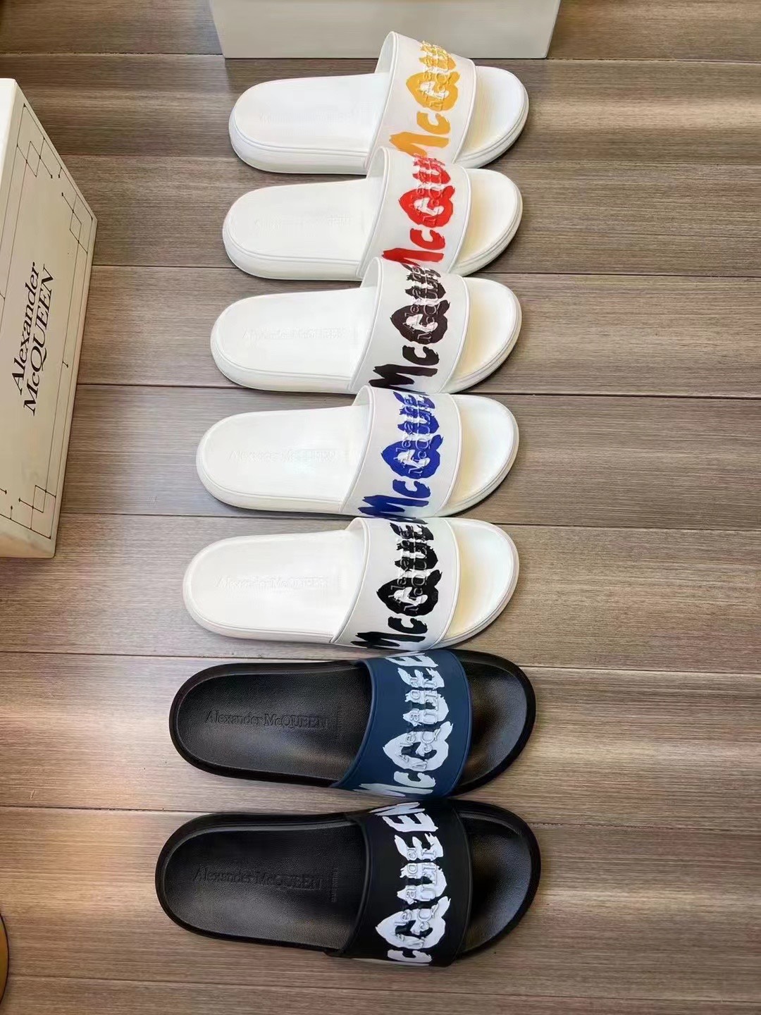 Hay zapatillas en stock, 38-45,