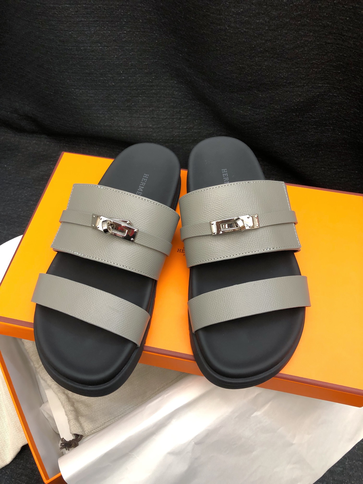 NO:166724,2025- Men's Size Hermes 2025 new second uncle drag series (couple model) Second uncle slippers that have always been very popular. They are all very good in any combination!  !  !  Imported cowhide/Niuli, outsole, Tpu non-slip and wear-resistant, women's size 34-40# (41.42 custom) men's size 39-45# (45 custom made), slippers, hermes, hermes, slippers, cowhide198609092025- 男码 Hermes 爱马仕2025新款二舅拖系列（情侣款）一直都很火爆的二舅拖鞋 随意各种搭配都很棒！！！ 材料进口牛皮/牛里 大底Tpu防滑耐磨大底 女码34～40#（41.42定） 男码39～45#（45定做）,拖鞋,hermes,hermes,slippers,cowhide,Women's Shoes