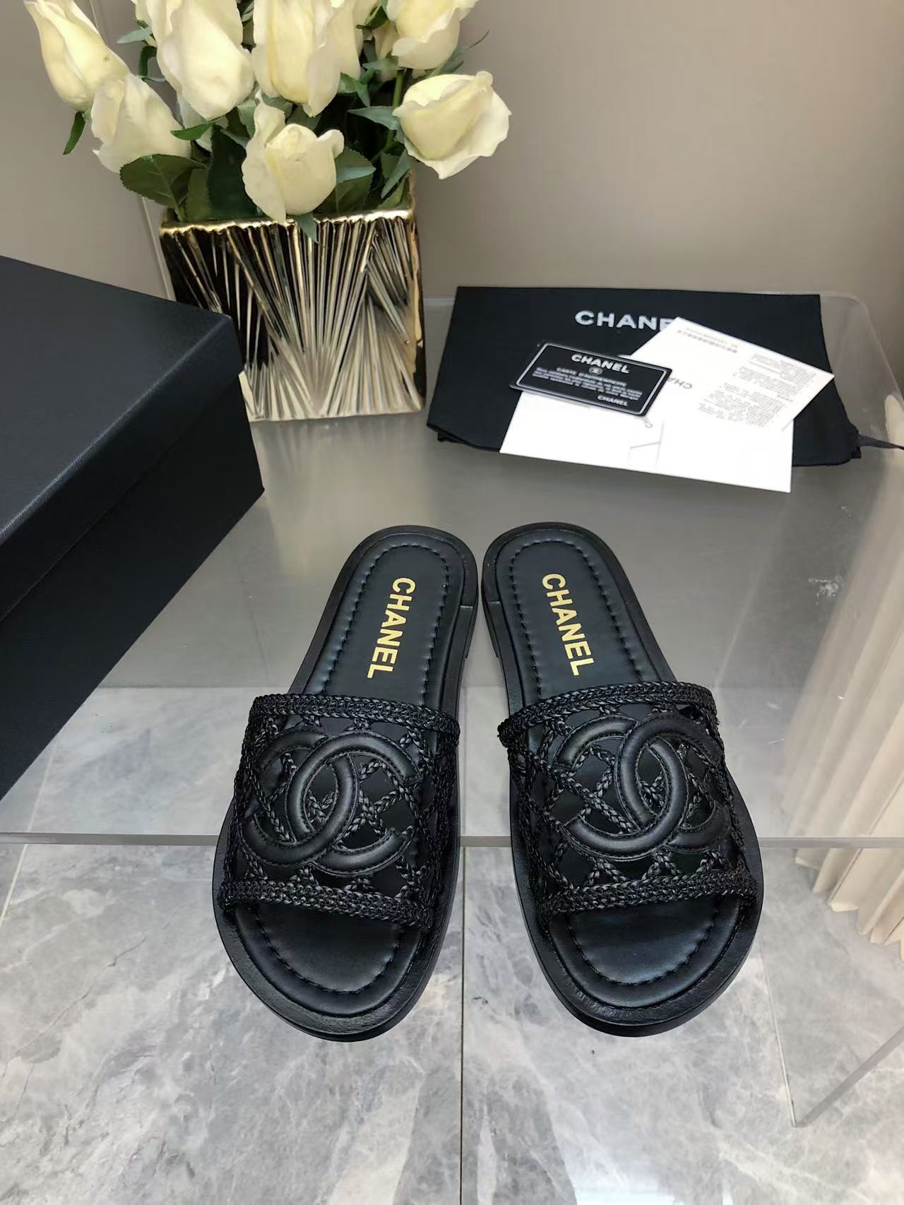 NO:240014,New woven hollow slippers in spring and summer, top version!  Original woven upper, inner sheepskin, original leather outsole. Size:35-41 (custom made on 40 41) 2025, slippers, slippers, sheepskin, Leather soles19860909春夏新品编织镂空拖鞋 顶级版本！ 鞋面原版编织面, 内里羊皮, 原版真皮大底. Size:35-41（40 41定做） 2025,拖鞋,slippers,sheepskin,Leather soles,Women's Shoes