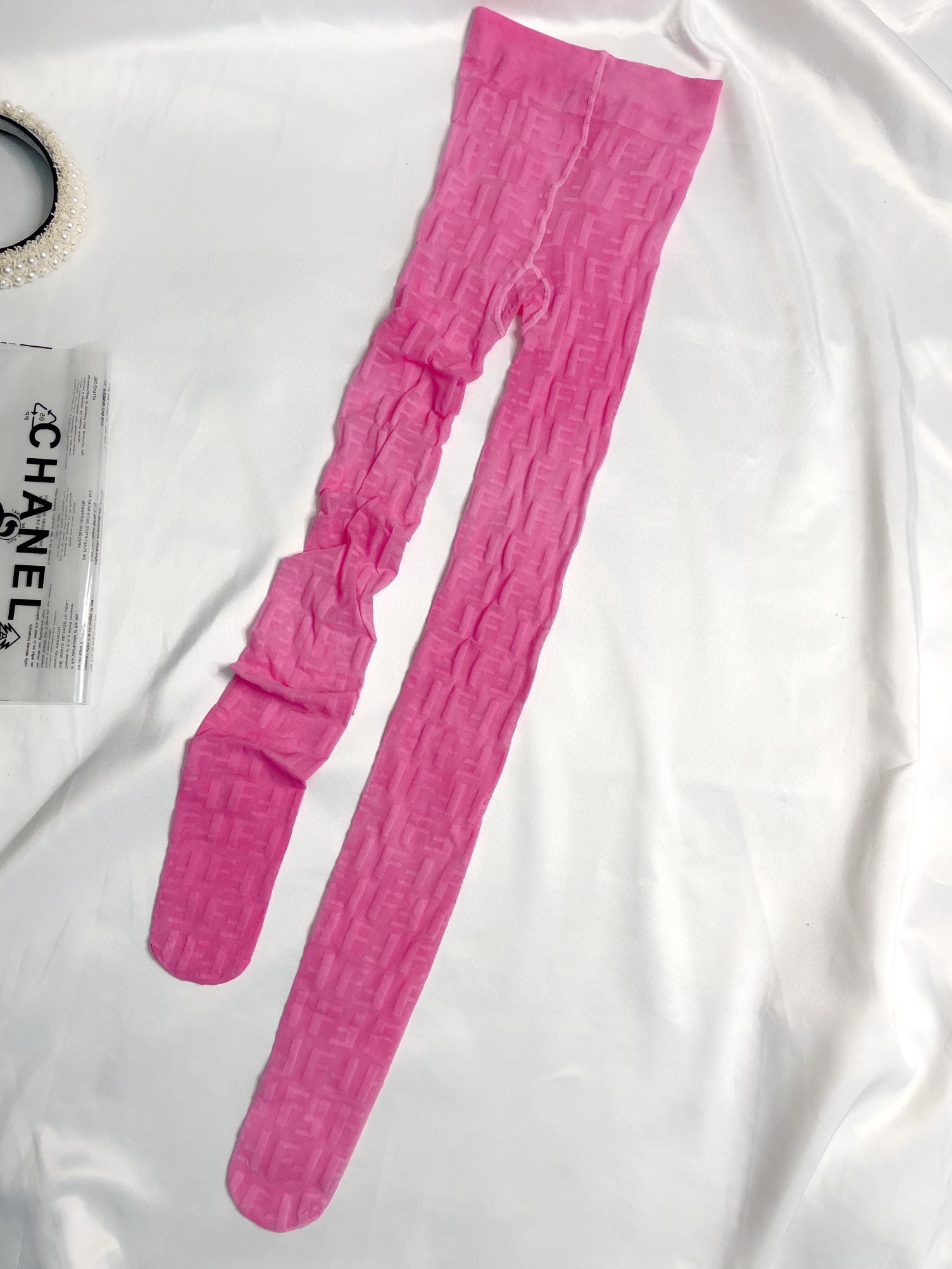 配包装一盒一双FENDI双F经典植绒老花字母丝袜好看到爆炸欧美大牌丝袜一比一高版本制作可以看得到的工艺！